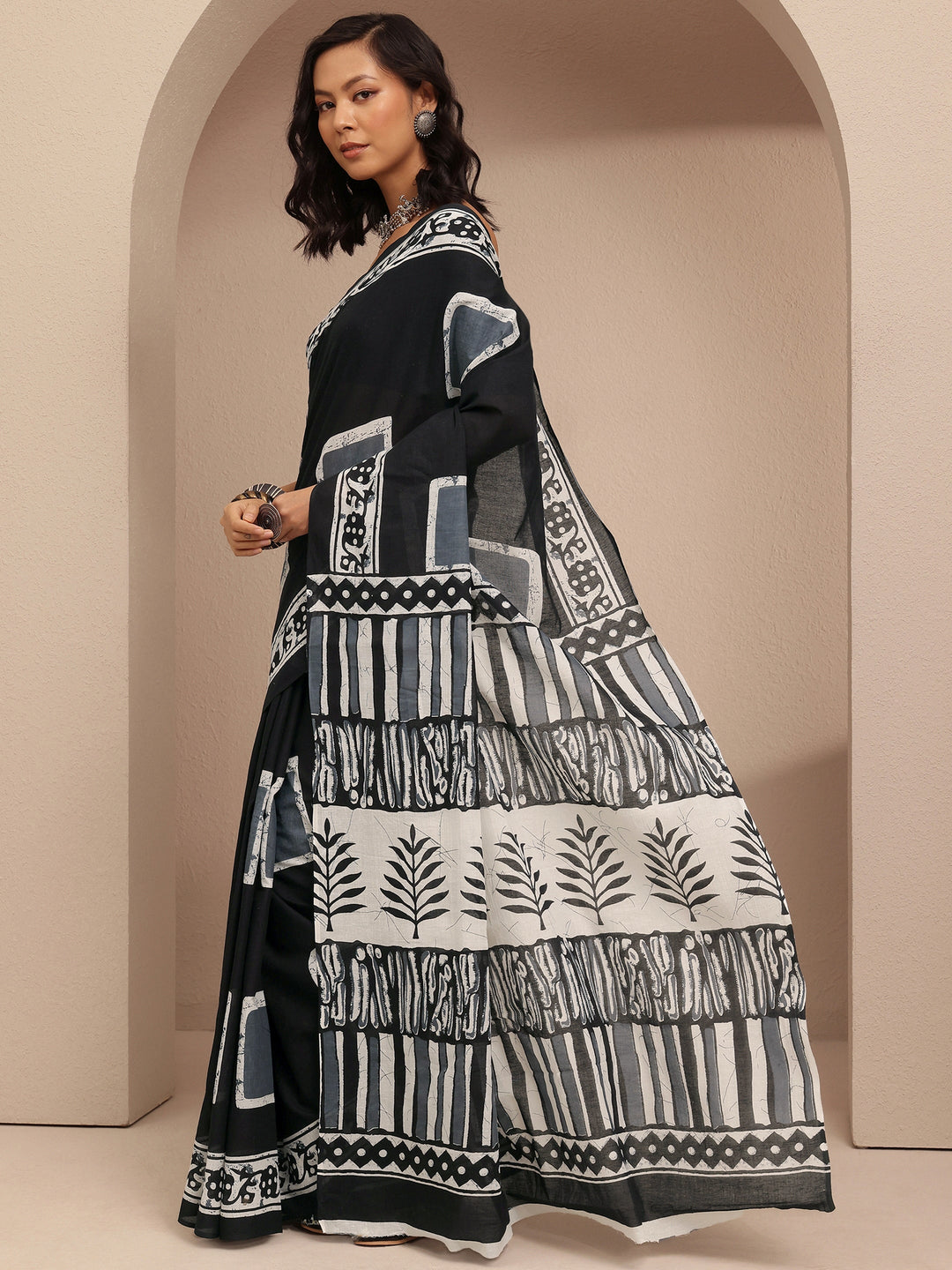  Black Block Printed Cotton Saree With Unstitched Blouse Piece 