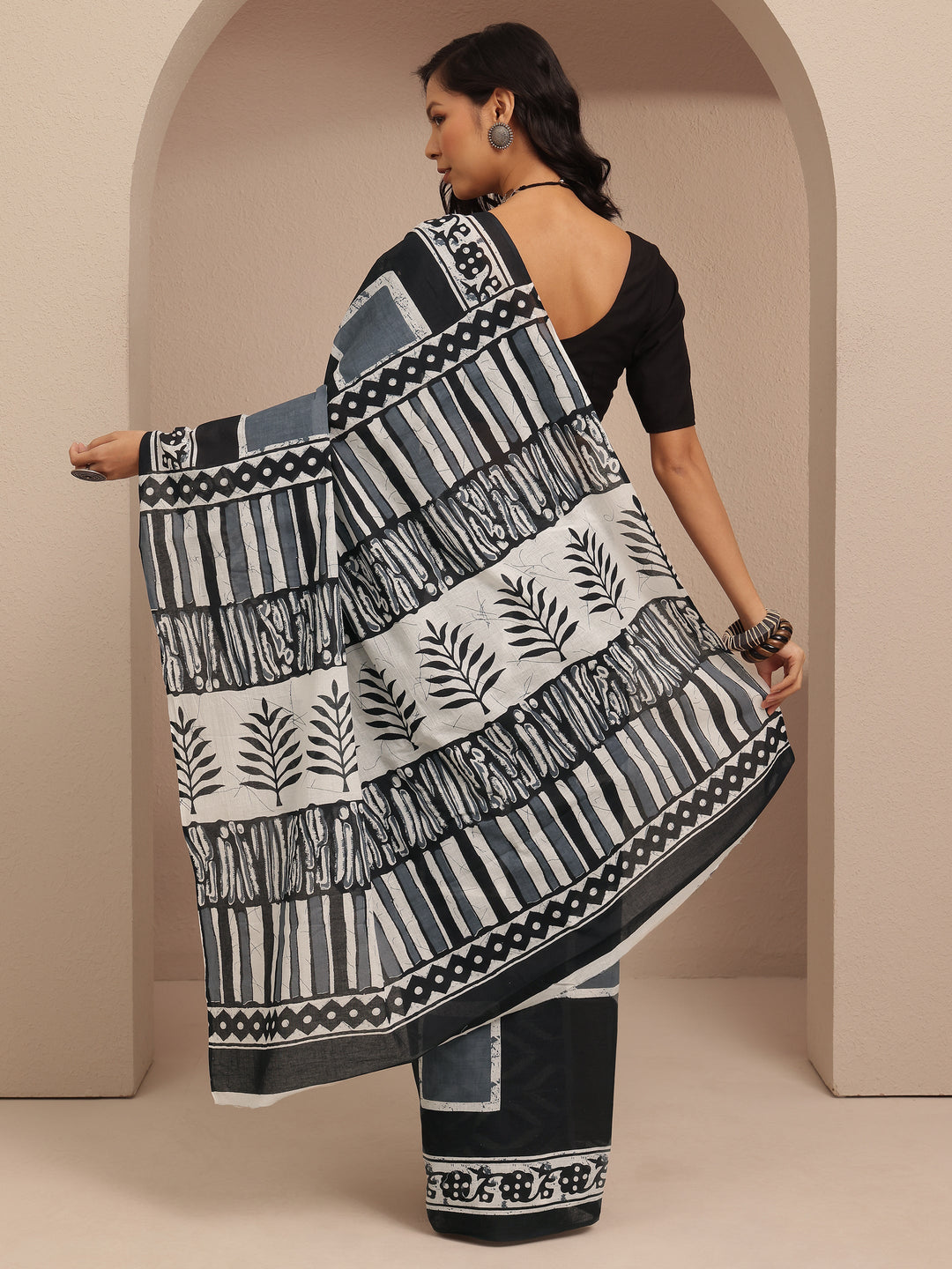  Black Block Printed Cotton Saree With Unstitched Blouse Piece 