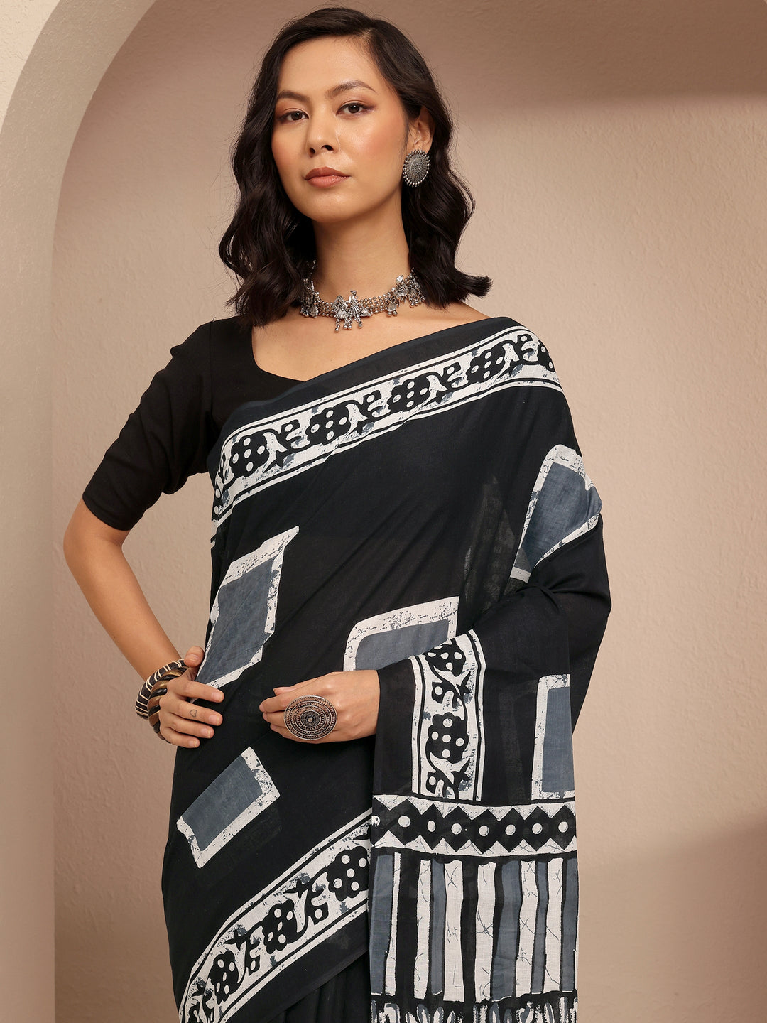  Black Block Printed Cotton Saree With Unstitched Blouse Piece 