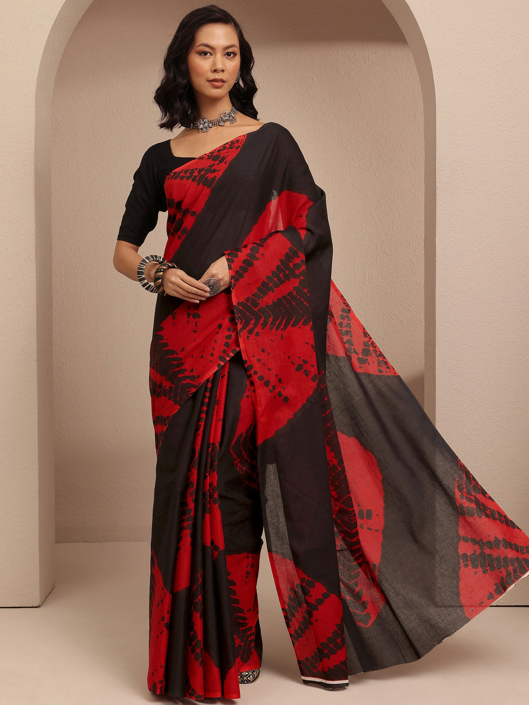  Red Abstract Printed Cotton Saree With Unstitched Blouse Piece 