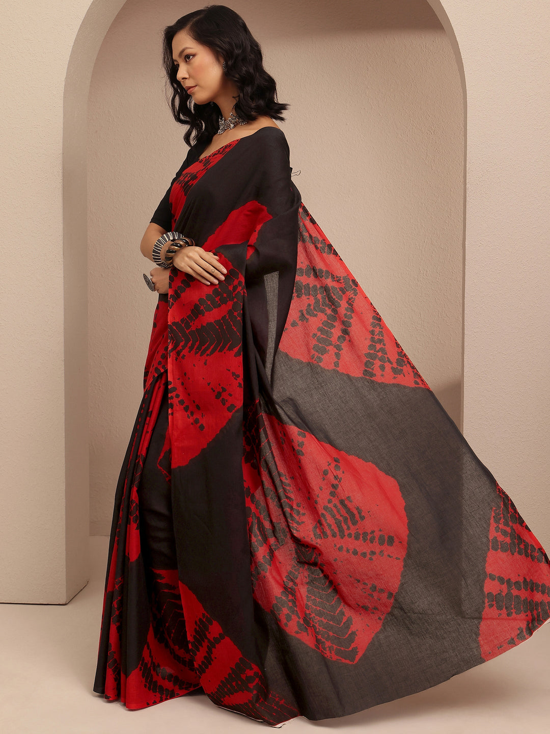  Red Abstract Printed Cotton Saree With Unstitched Blouse Piece 