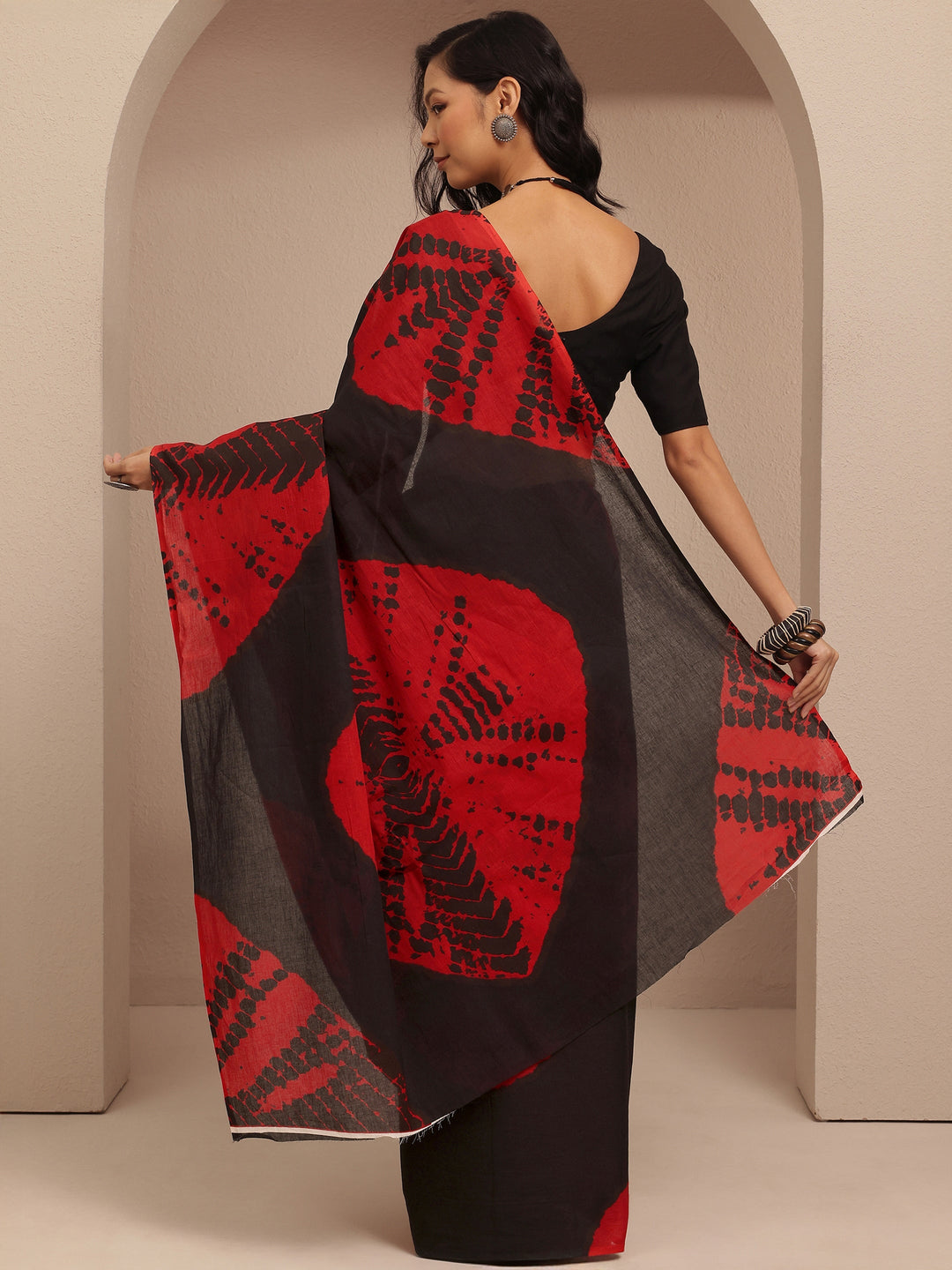 Red Abstract Printed Cotton Saree With Unstitched Blouse Piece 