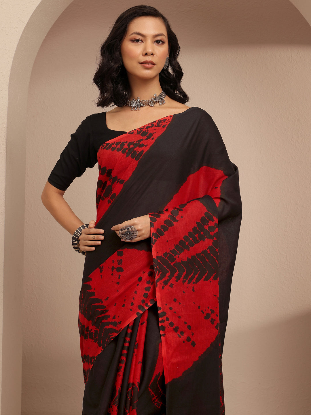  Red Abstract Printed Cotton Saree With Unstitched Blouse Piece 