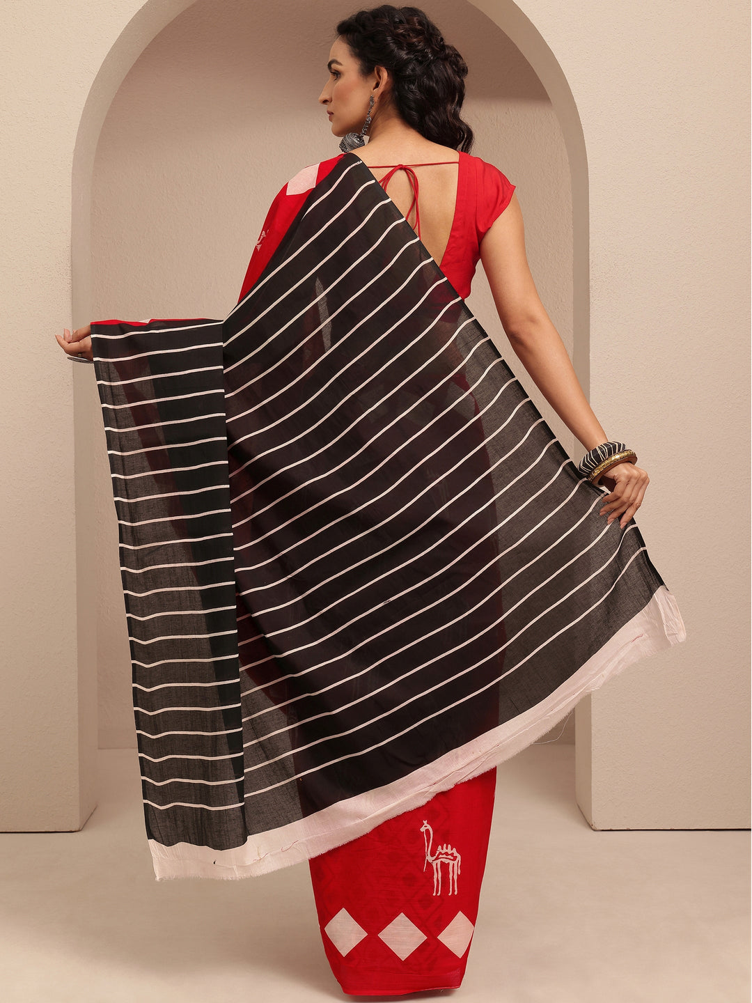  Red Printed Cotton Saree With Unstitched Blouse Piece 