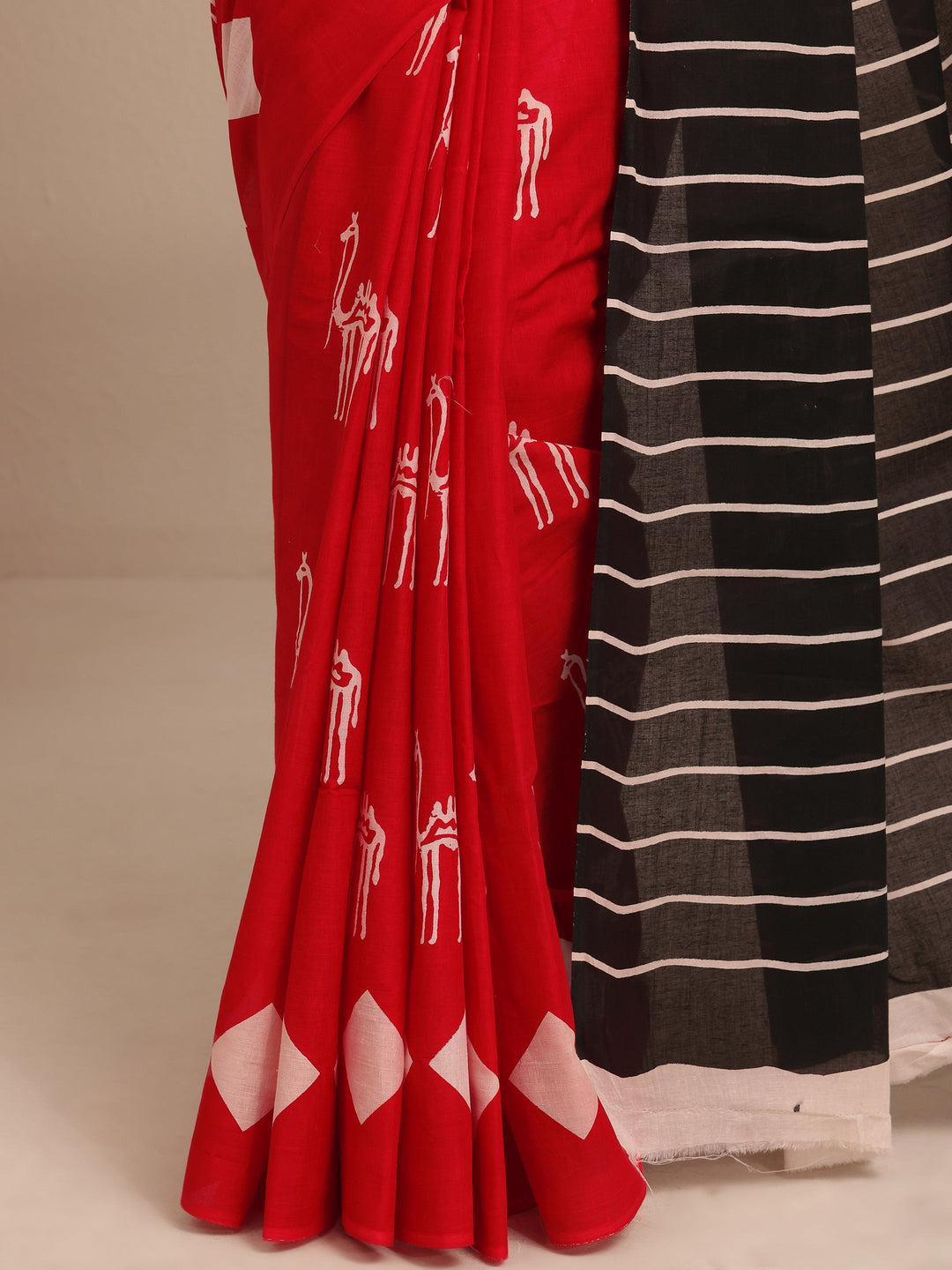  Red Printed Cotton Saree With Unstitched Blouse Piece 