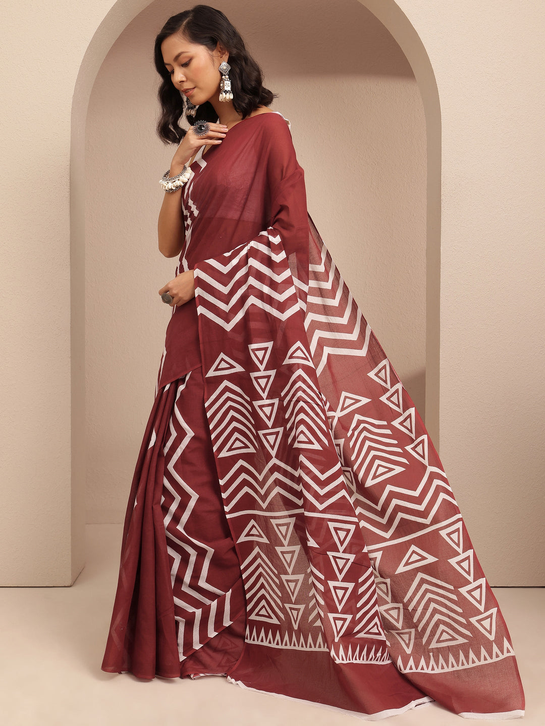  Maroon Geometric Printed Cotton Saree With Unstitched Blouse Piece 