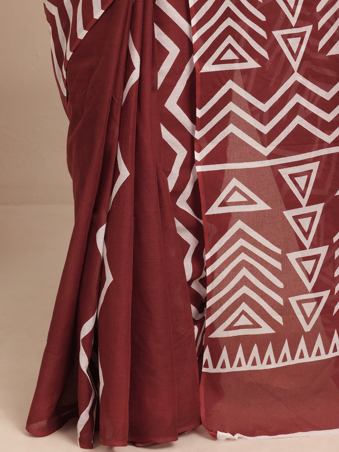  Maroon Geometric Printed Cotton Saree With Unstitched Blouse Piece 