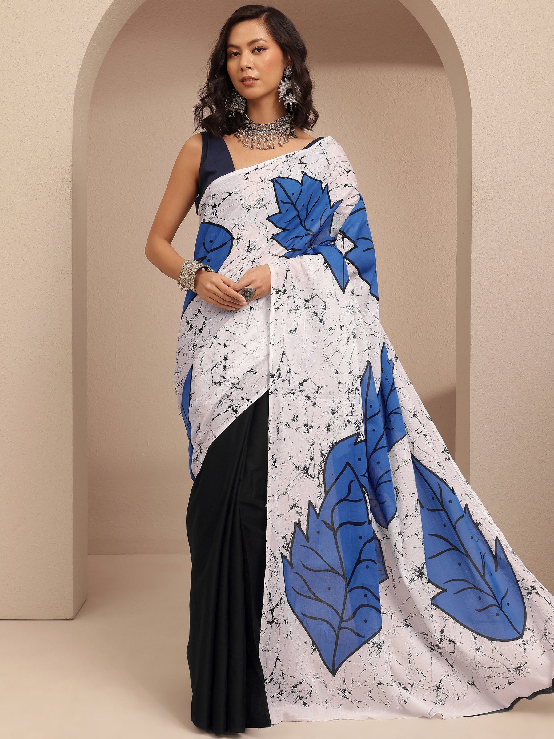 Blue Printed Cotton Saree With Unstitched Blouse Piece
