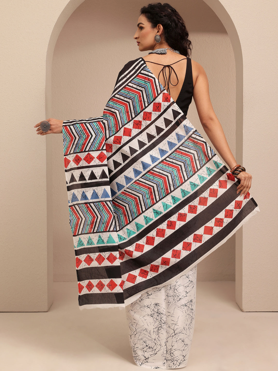  Black Solid Cotton Saree With Unstitched Blouse Piece 