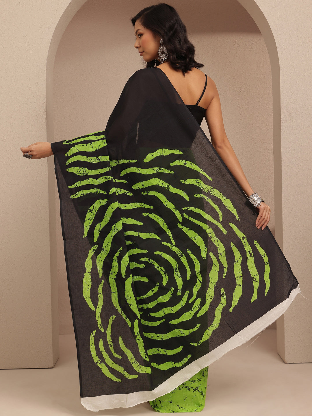  Black Abstract Printed Cotton Saree With Unstitched Blouse Piece 