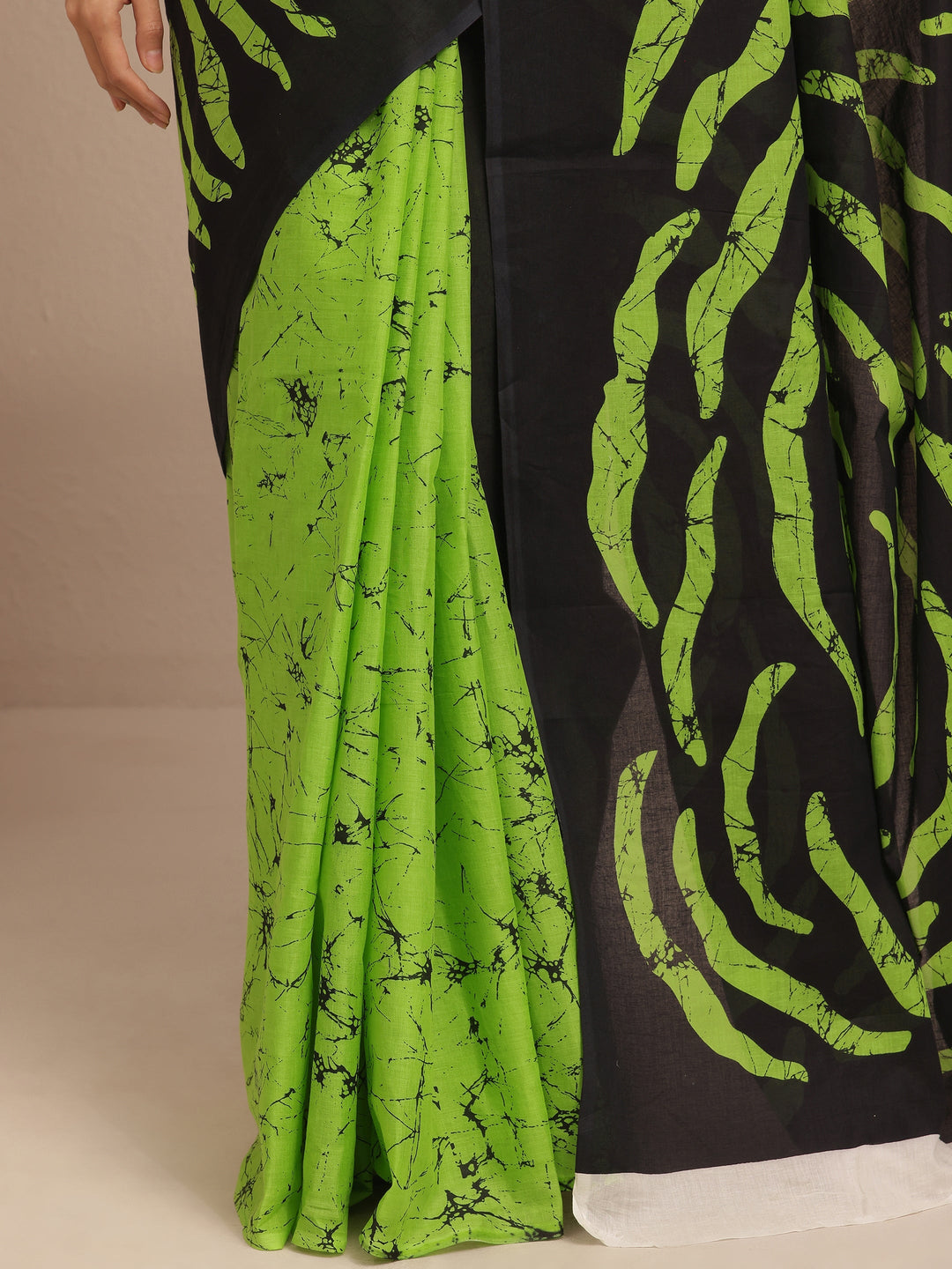  Black Abstract Printed Cotton Saree With Unstitched Blouse Piece 