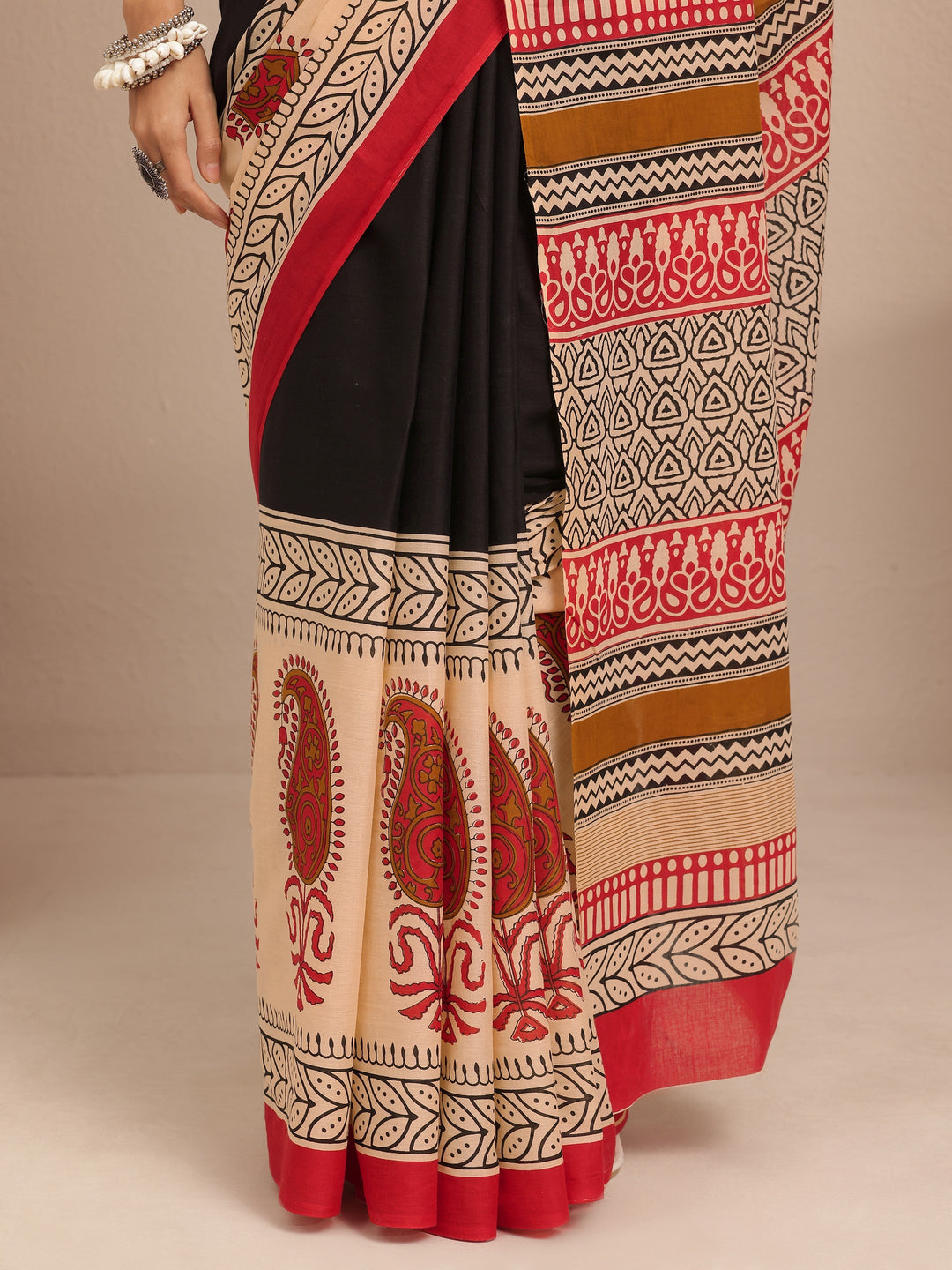  Black Block Printed Cotton Saree With Unstitched Blouse Piece 