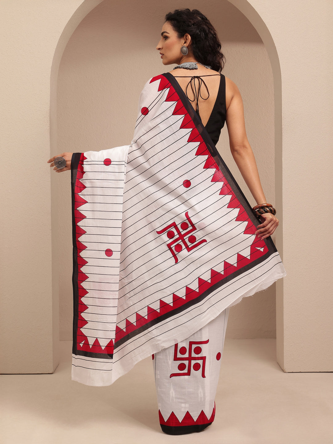  White Printed Cotton Saree With Unstitched Blouse Piece 