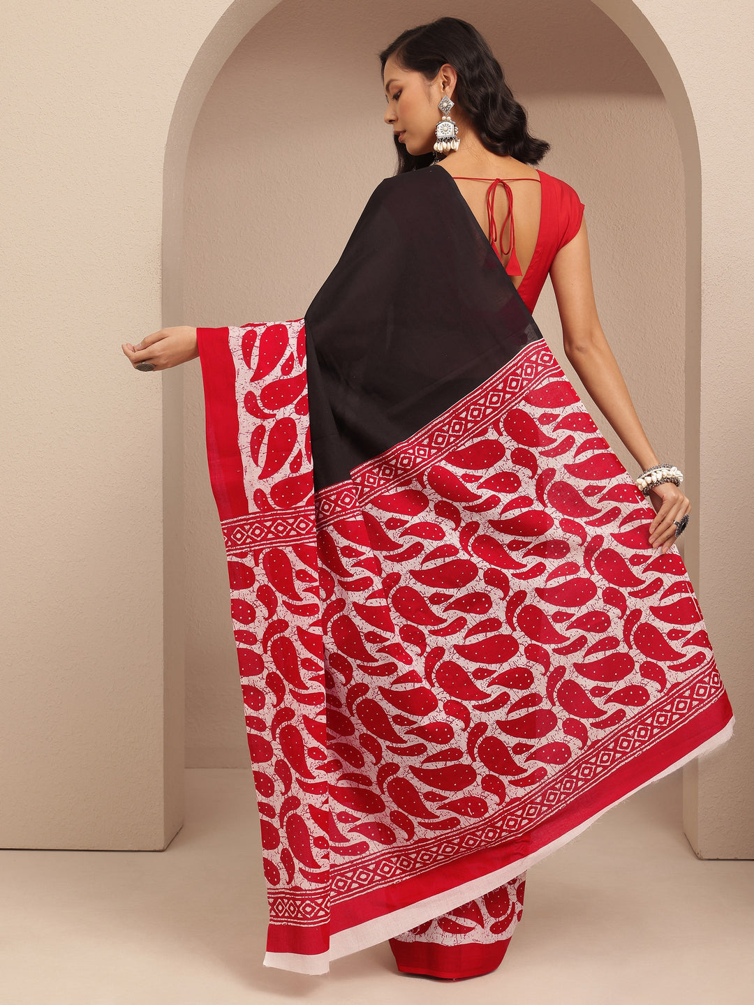  Red Solid Cotton Saree With Unstitched Blouse Piece 