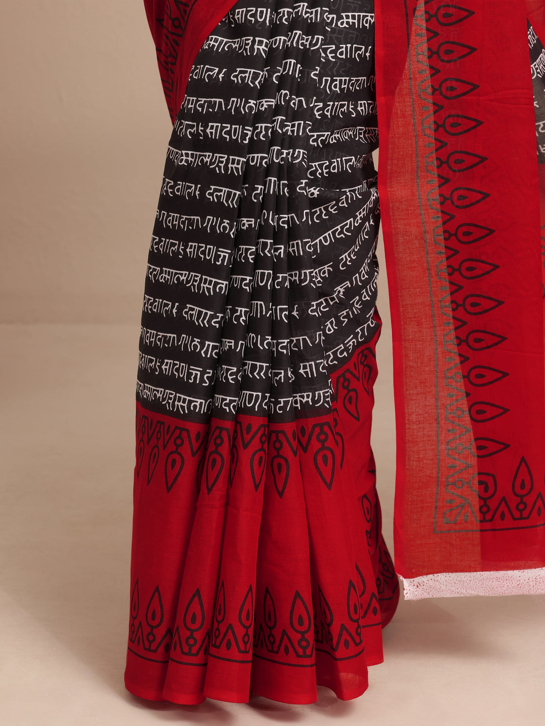  Red Printed Cotton Saree With Unstitched Blouse Piece 
