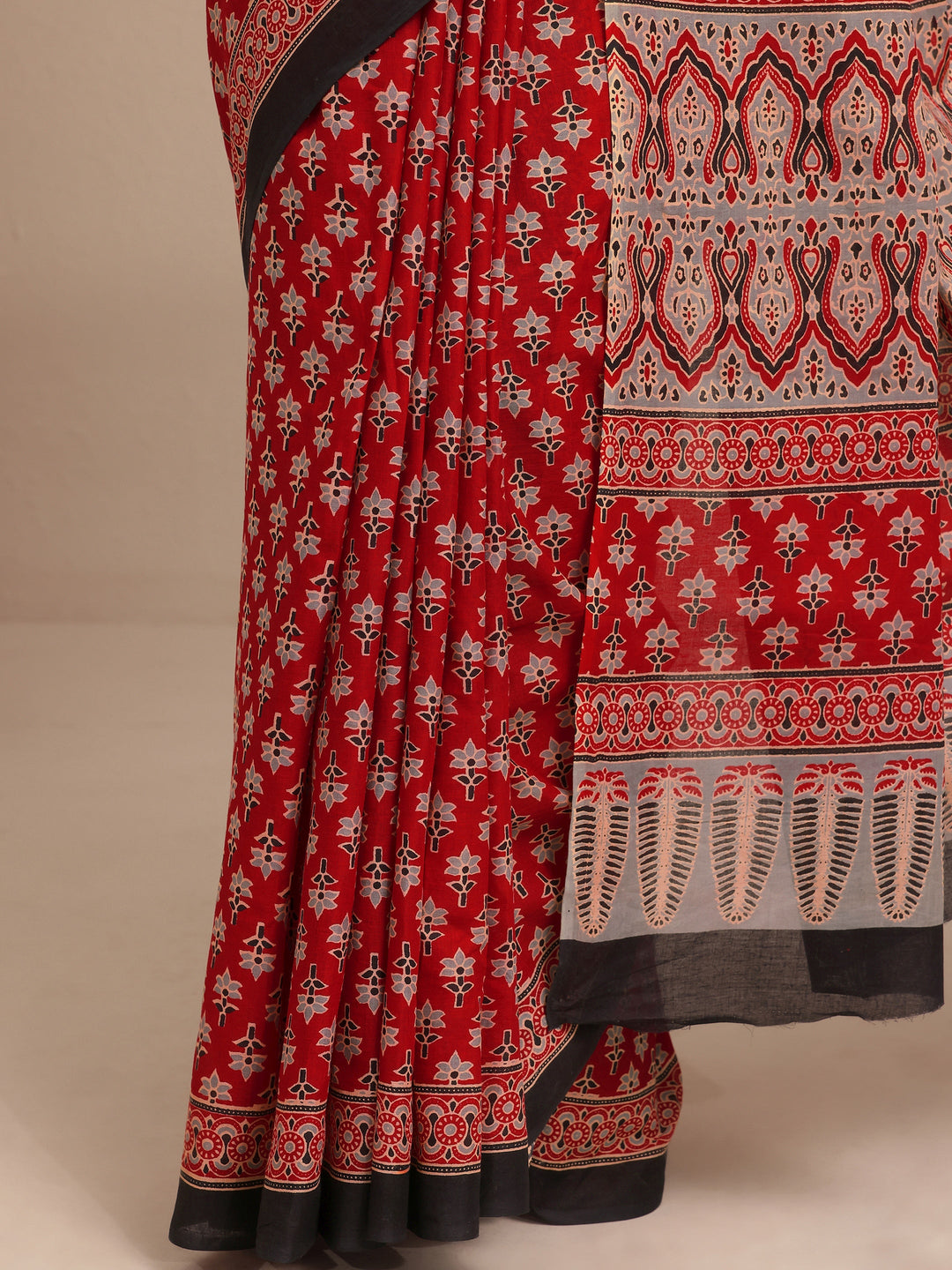  Red Printed Cotton Saree With Unstitched Blouse Piece 