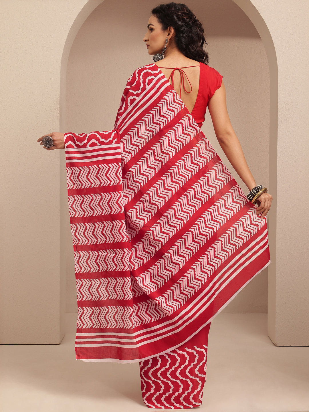  Red Printed Cotton Saree With Unstitched Blouse Piece 