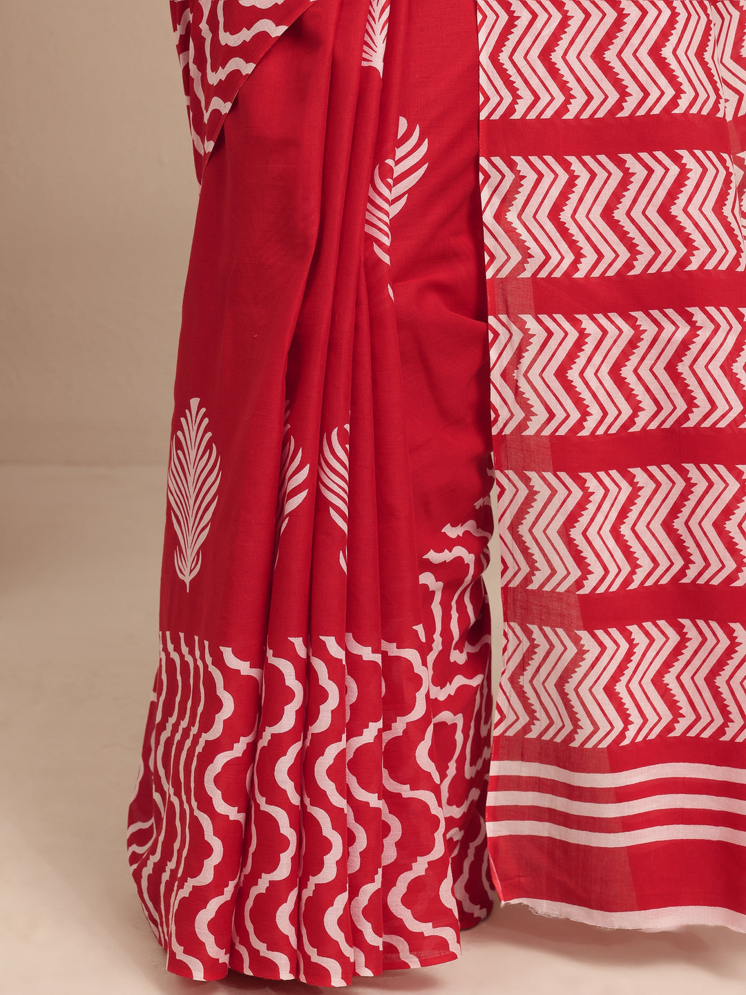  Red Printed Cotton Saree With Unstitched Blouse Piece 