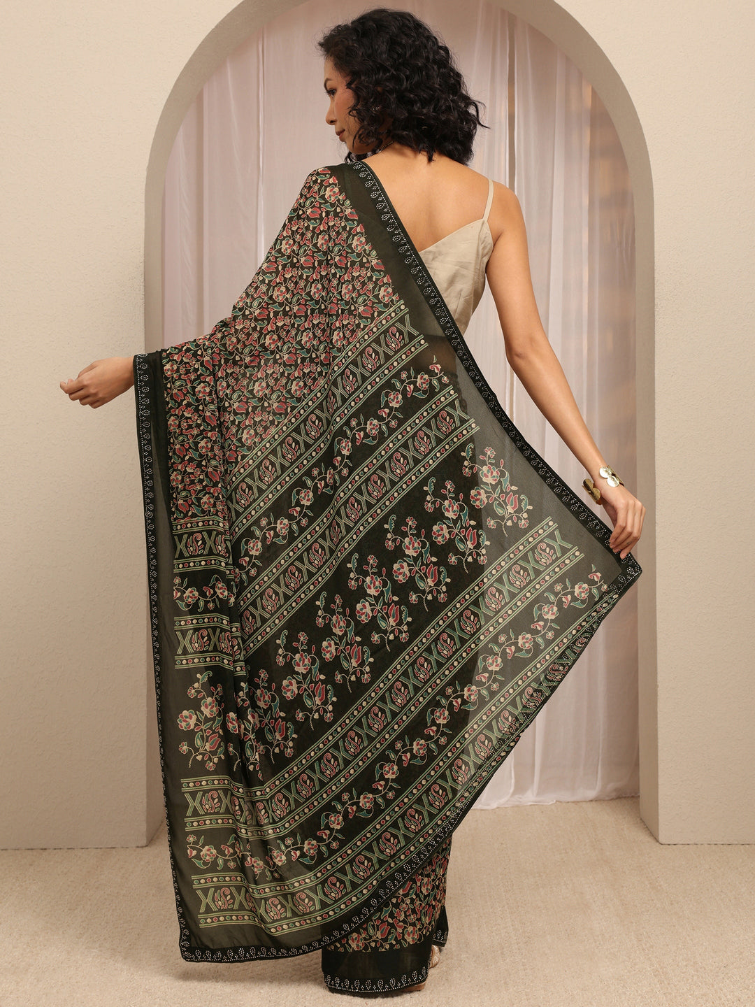  Black Floral Printed Silk Blend Saree With Unstitched Blouse Piece 