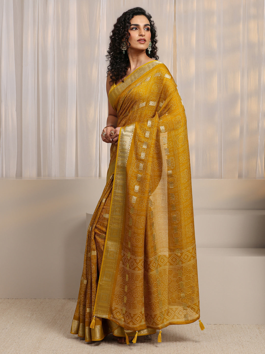  Mustard Bandhani Printed Silk Blend Saree 
With Unstitched Blouse Piece 
