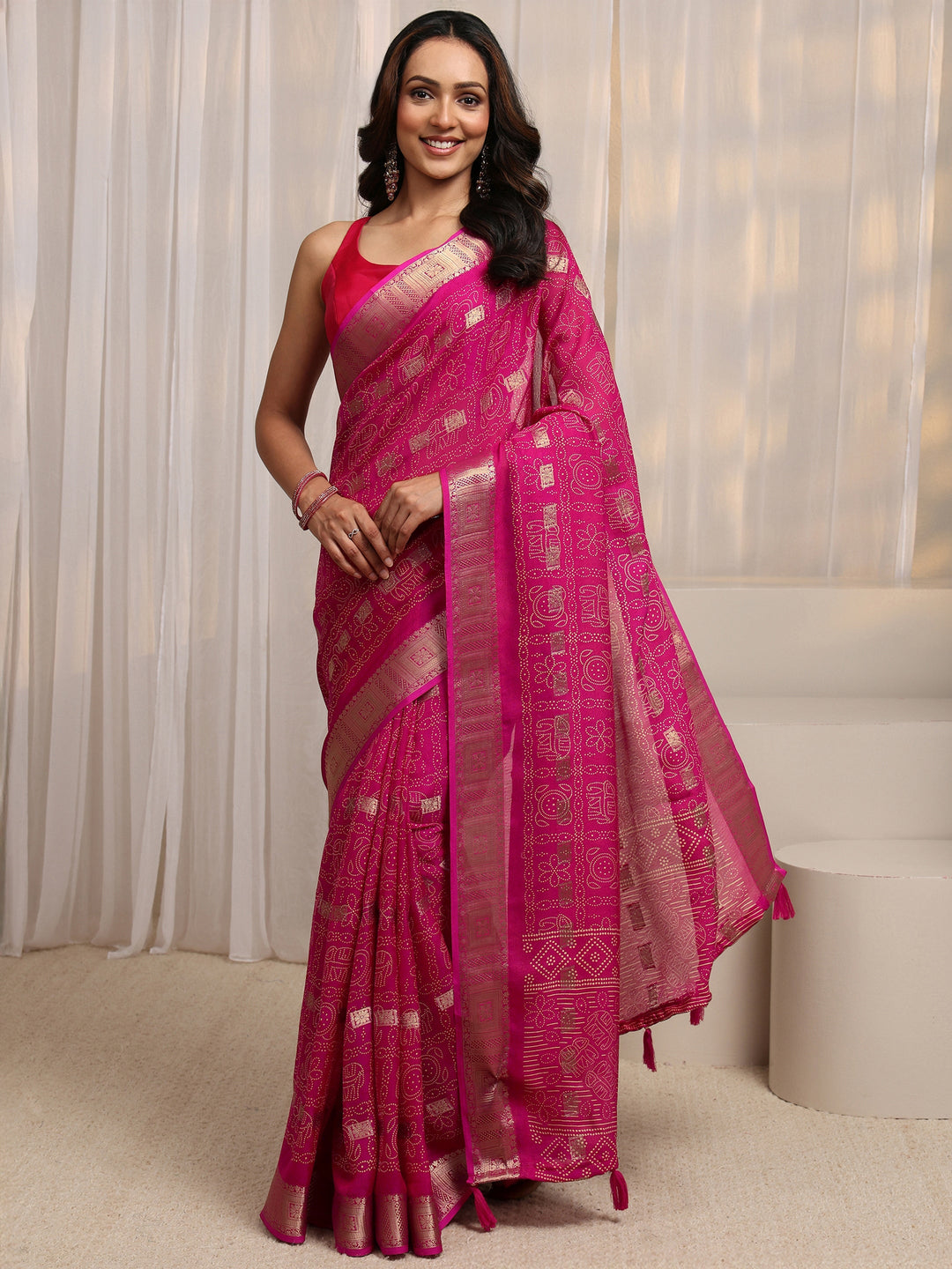  Pink Bandhani Printed Silk Blend Saree 
With Unstitched Blouse Piece 