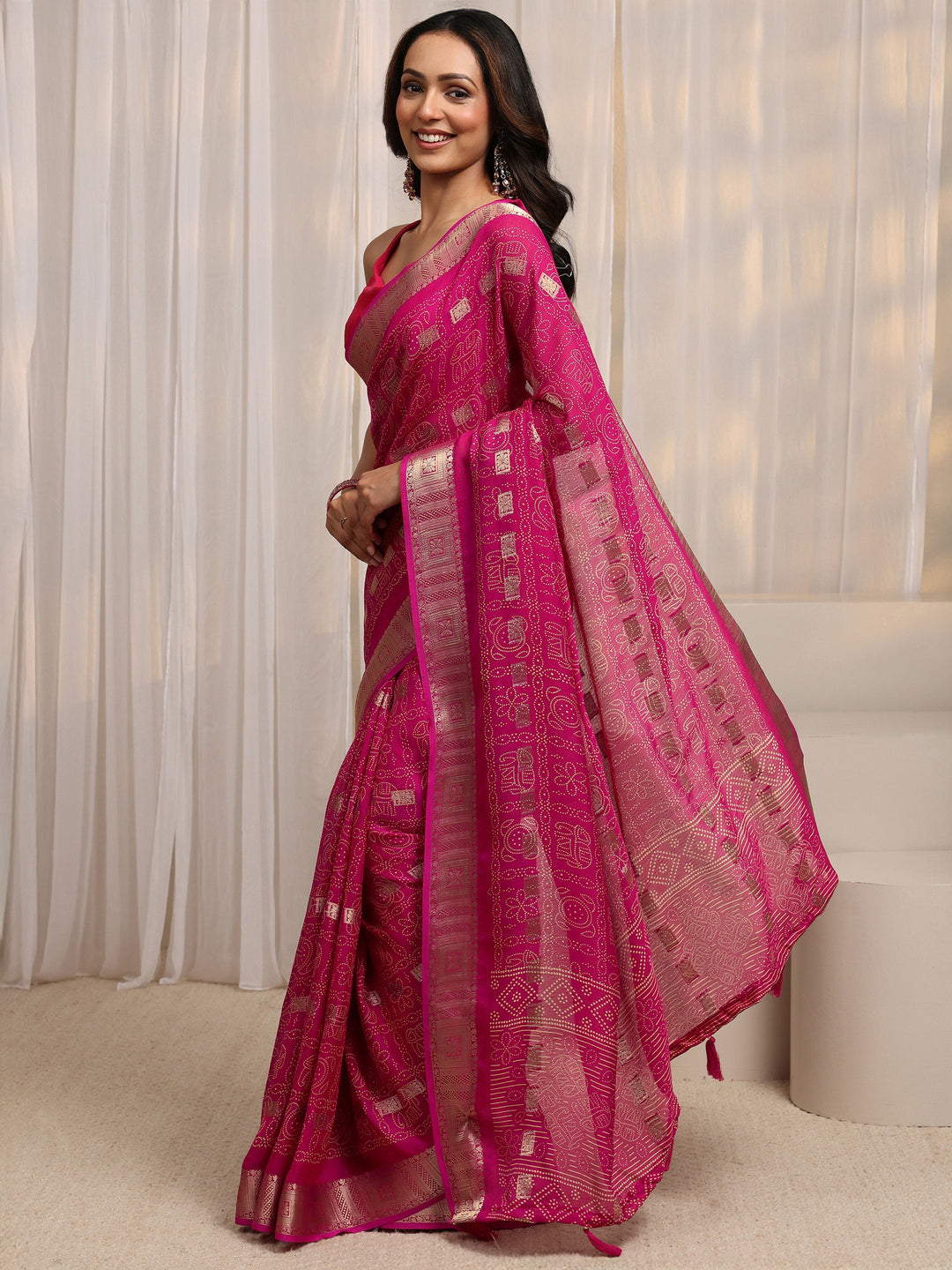  Pink Bandhani Printed Silk Blend Saree 
With Unstitched Blouse Piece 
