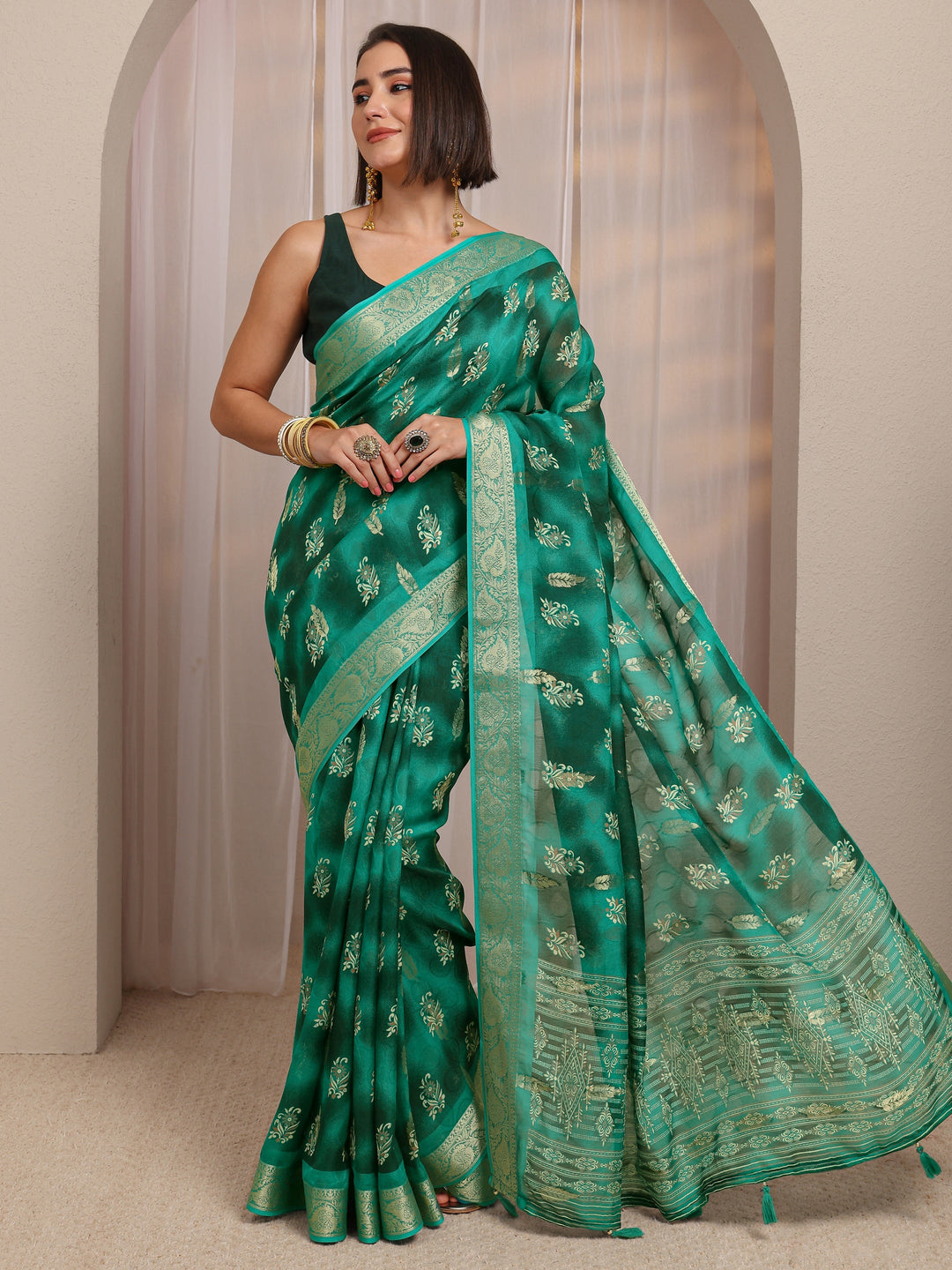  Green Floral Printed Silk Blend Saree 
With Unstitched Blouse Piece 