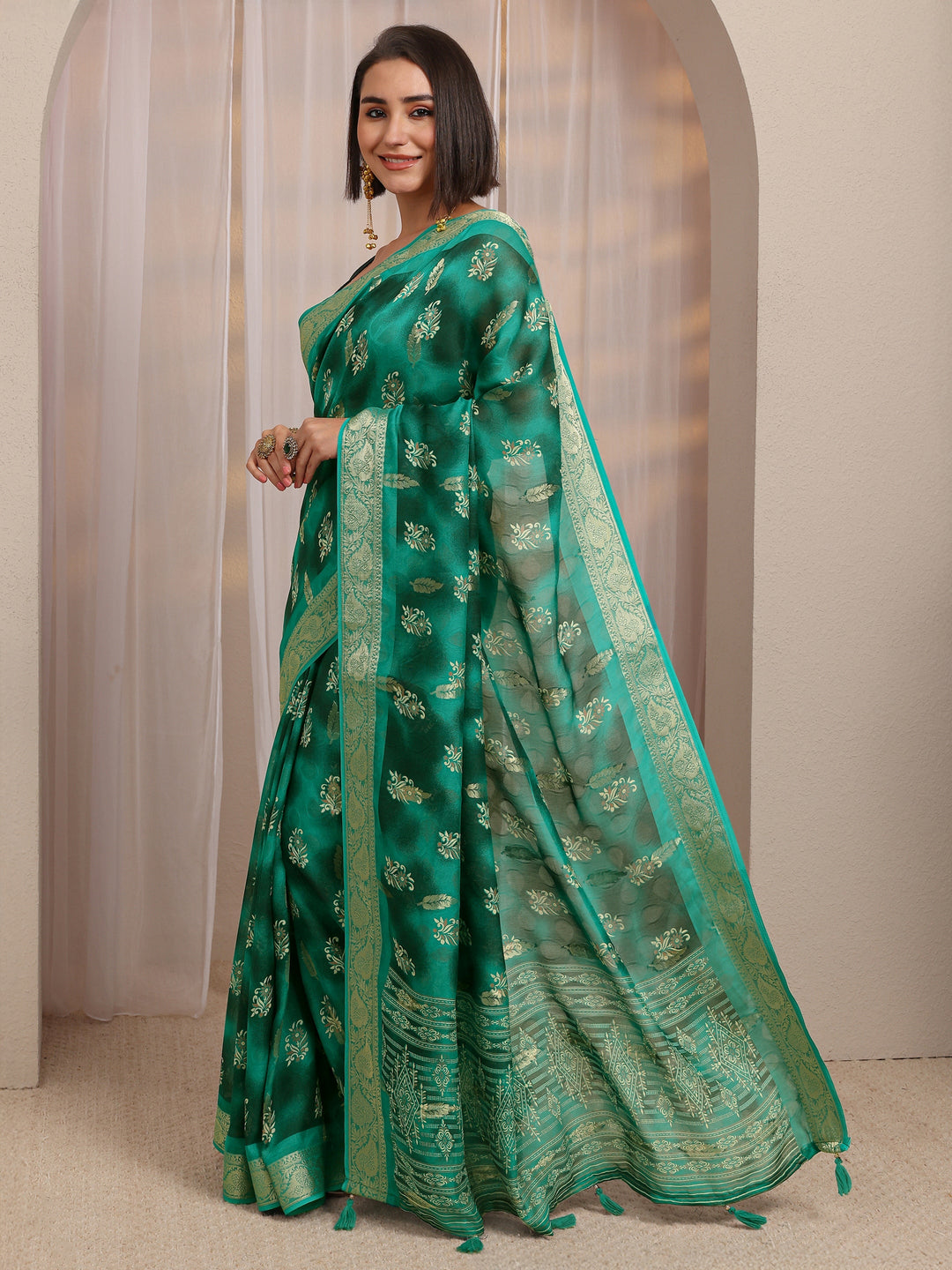  Green Floral Printed Silk Blend Saree 
With Unstitched Blouse Piece 