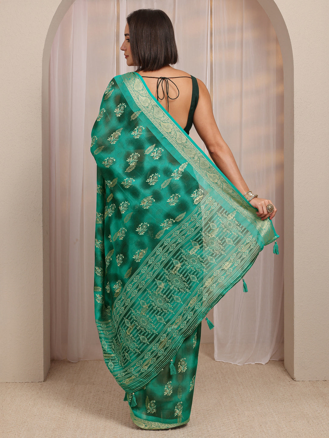  Green Floral Printed Silk Blend Saree 
With Unstitched Blouse Piece 