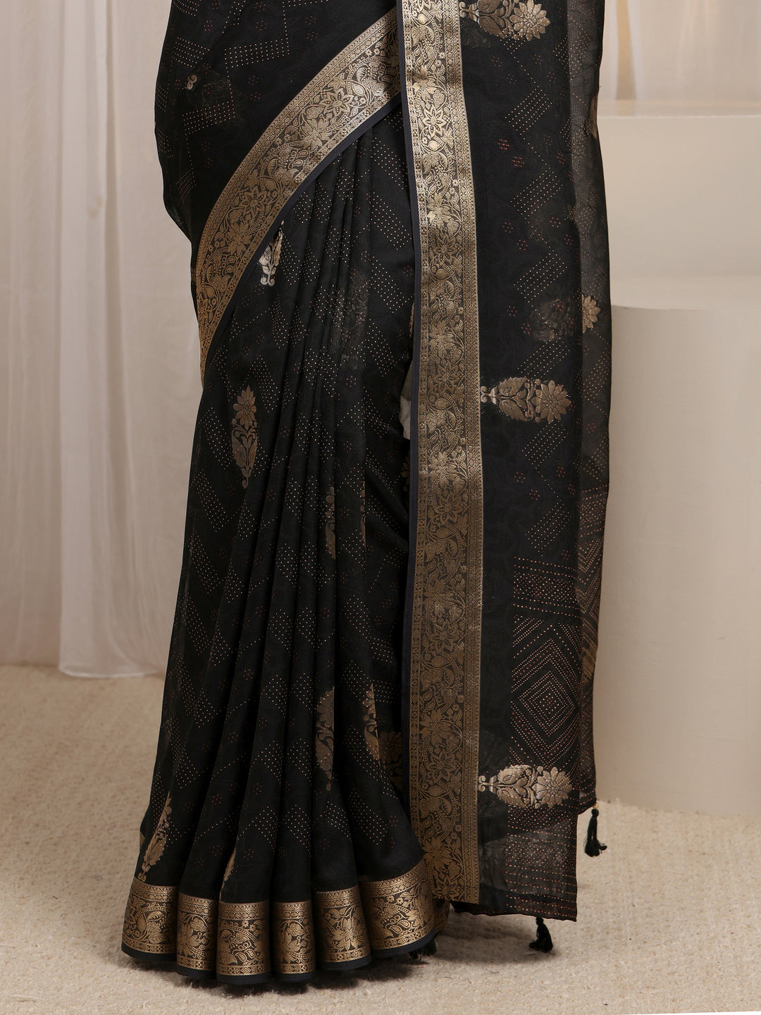  Black Floral Woven Design Silk Blend Saree 
With Unstitched Blouse Piece 
