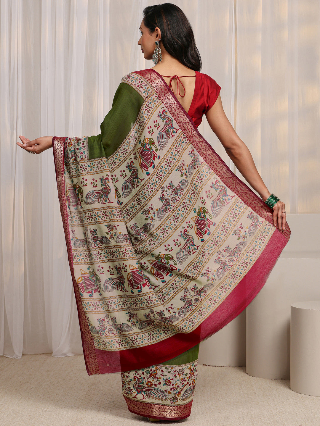  Green Ethnic Motif Printed Silk Blend Saree 
With Unstitched Blouse Piece 