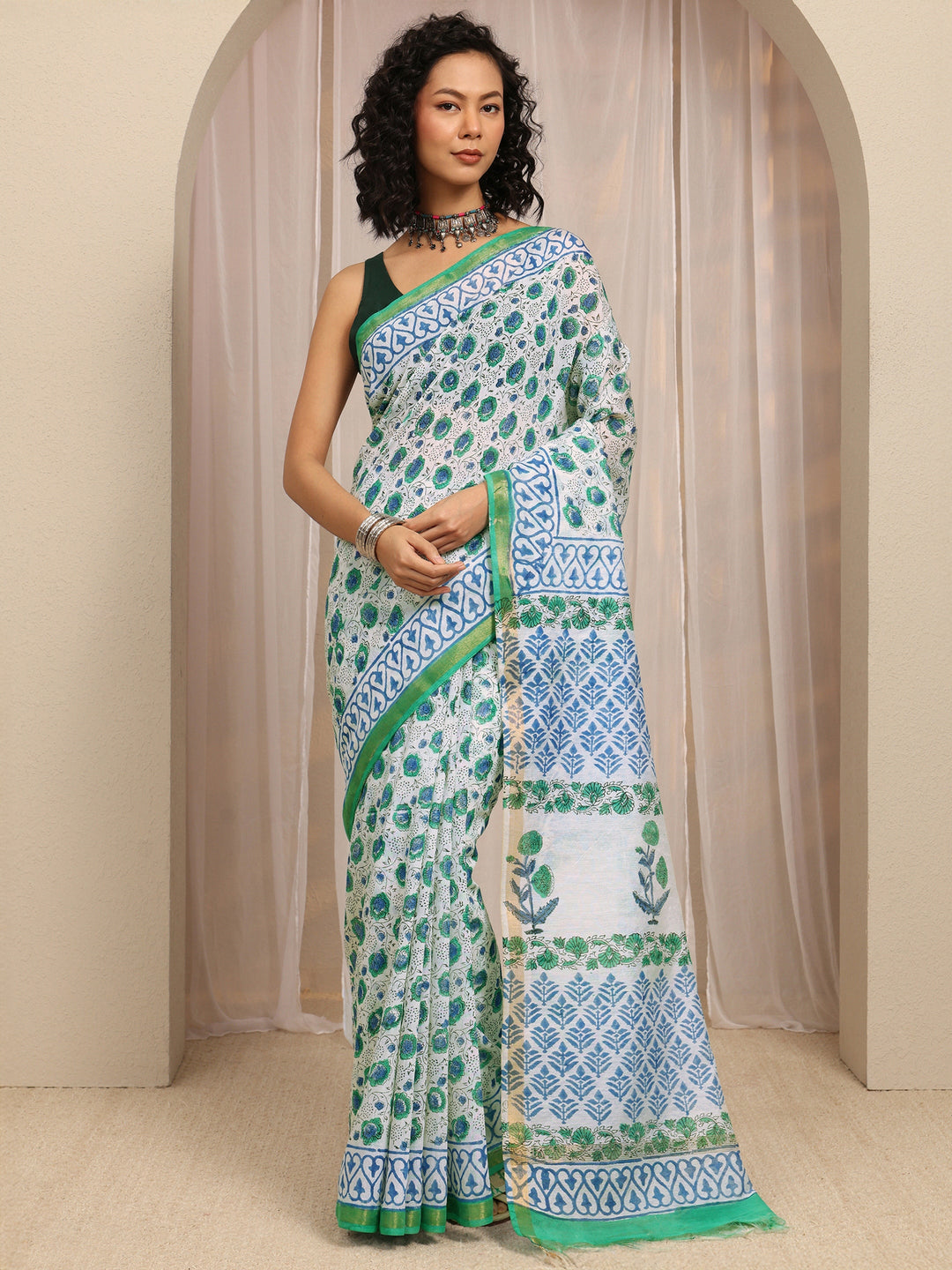  White Floral Printed Cotton Blend Saree With Unstitched Blouse Piece 