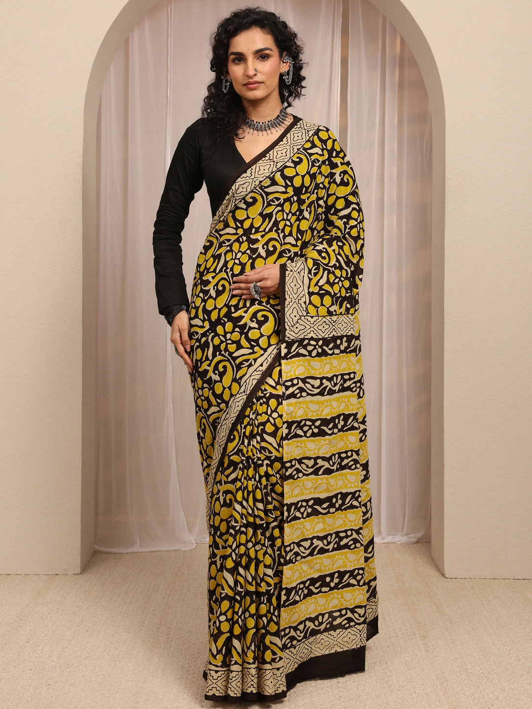  Black Floral Printed Cotton Blend Saree With Unstitched Blouse Piece 