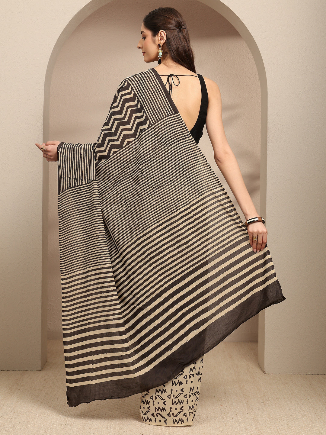  Black Leheriya Printed Cotton Blend Saree With Unstitched Blouse Piece 
