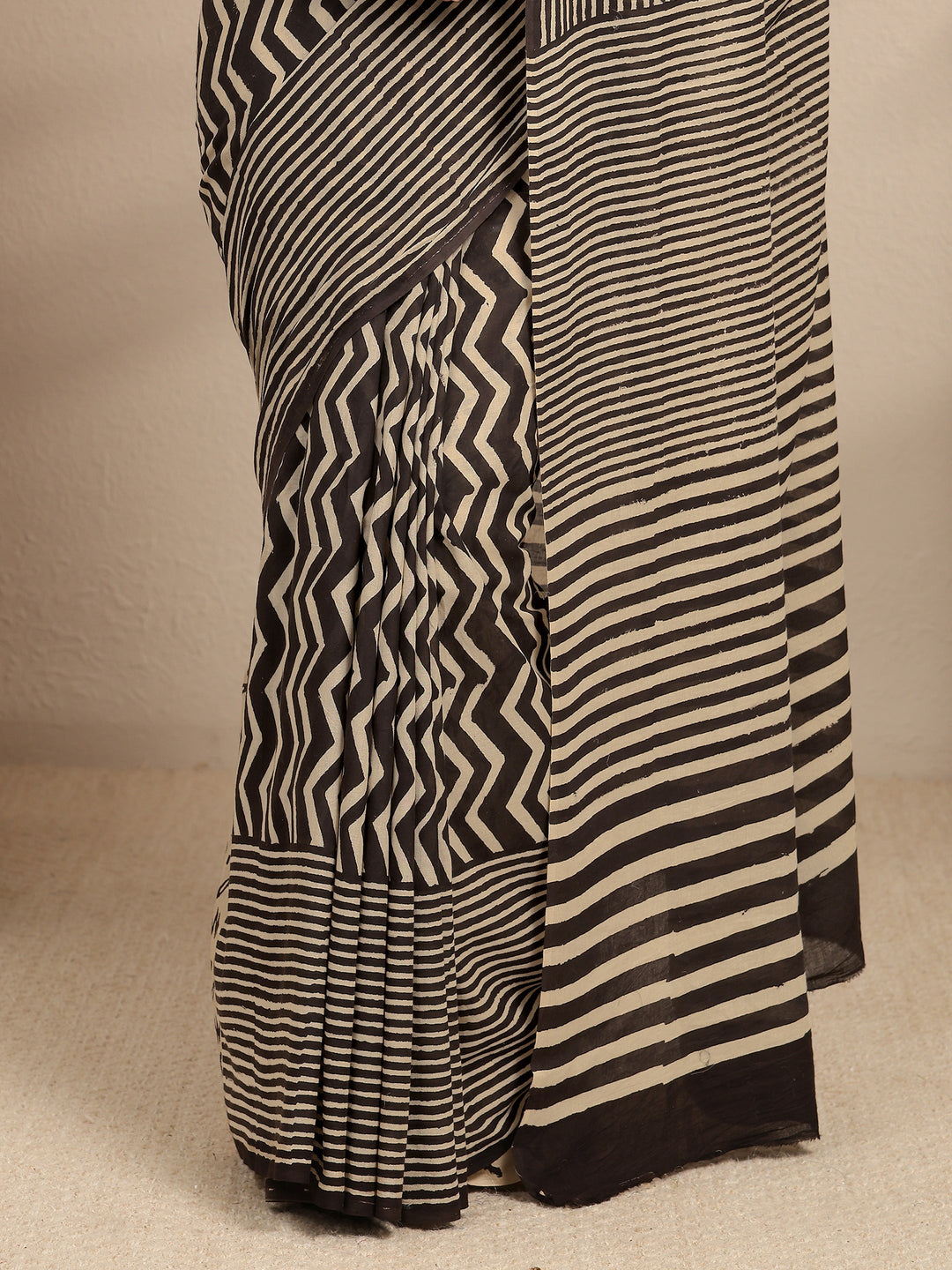  Black Leheriya Printed Cotton Blend Saree With Unstitched Blouse Piece 