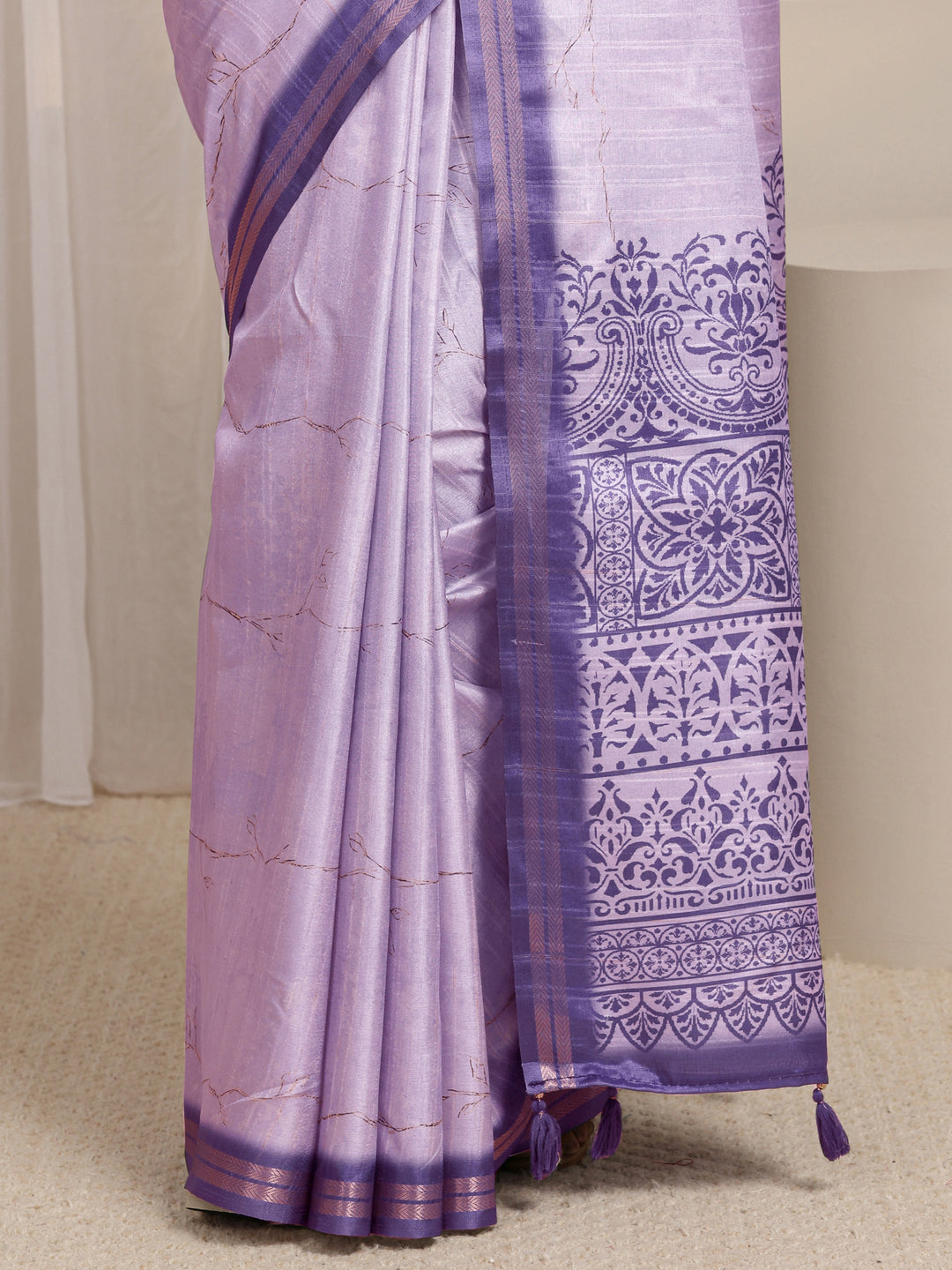  Lavender Ethnic Motif Printed Silk Blend Saree 
With Unstitched Blouse Piece 