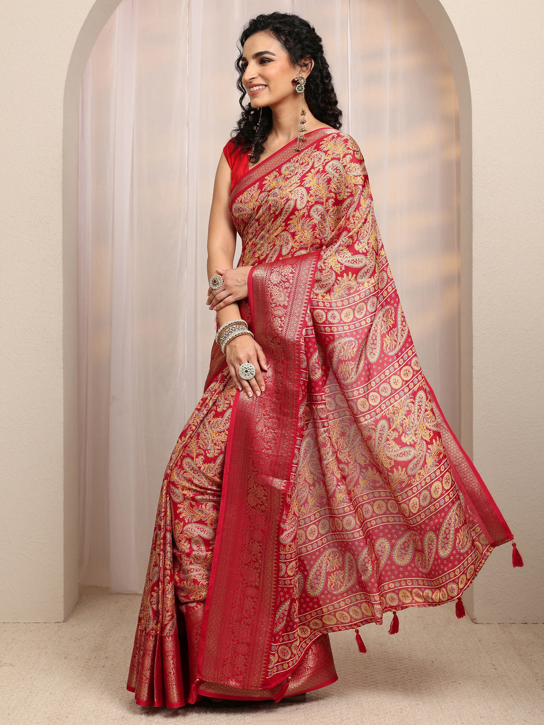  Red Paisley Printed Silk Blend Saree 
With Unstitched Blouse Piece 
