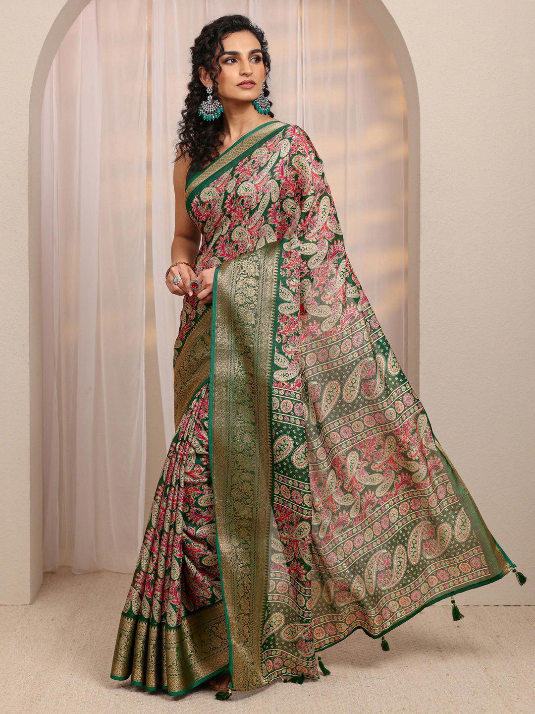  Green Paisley Printed Silk Blend Saree 
With Unstitched Blouse Piece 