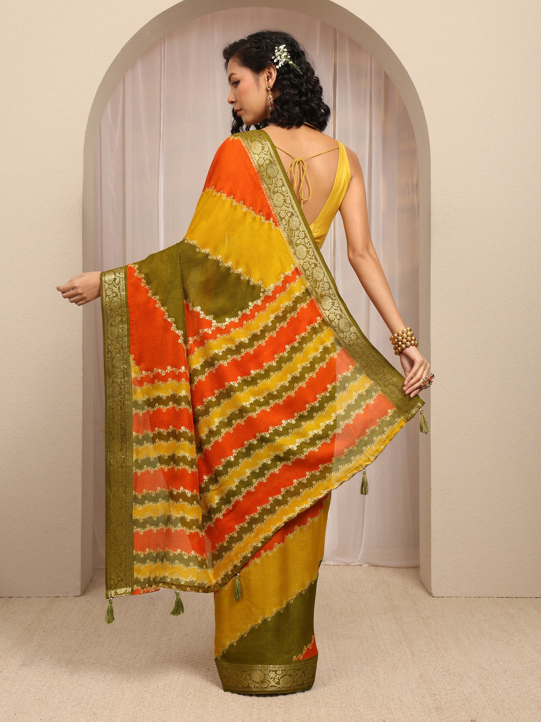  Multi Floral Woven Design Silk Blend Saree With Unstitched Blouse Piece 
