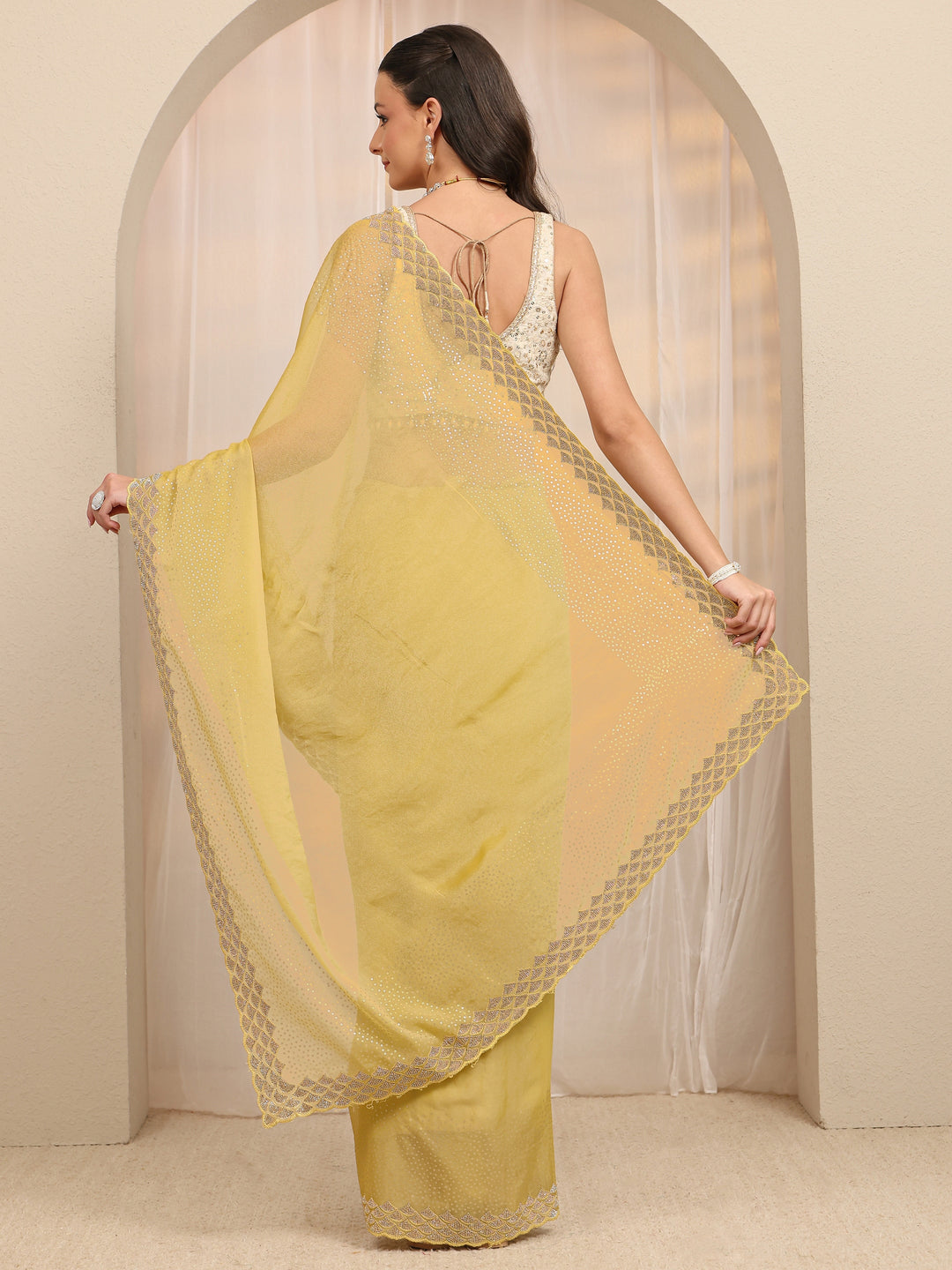  Green Embellished Silk Blend Saree 
With Unstitched Blouse Piece 