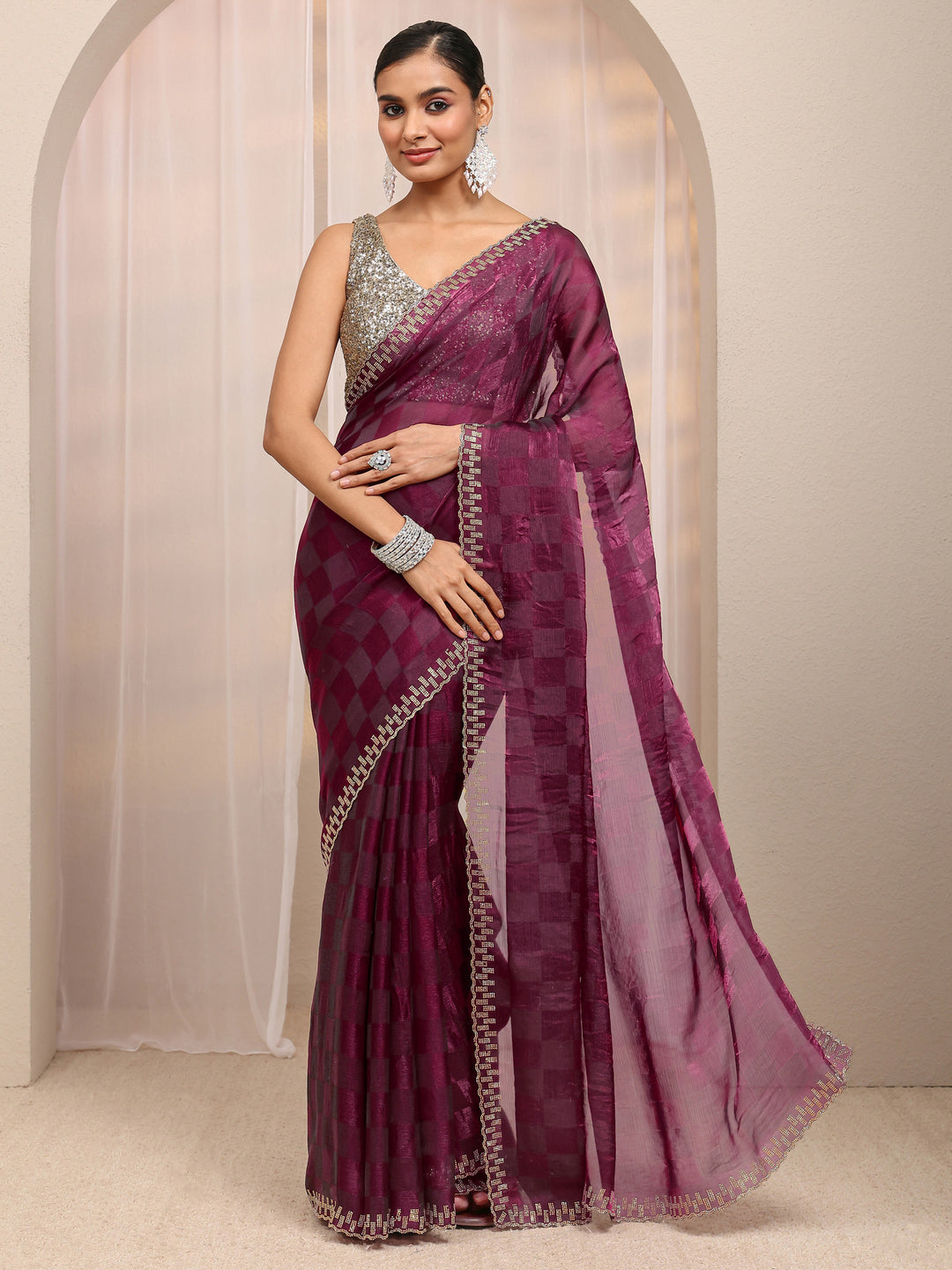  Maroon Geometric Printed Silk Blend Saree 
With Unstitched Blouse Piece 