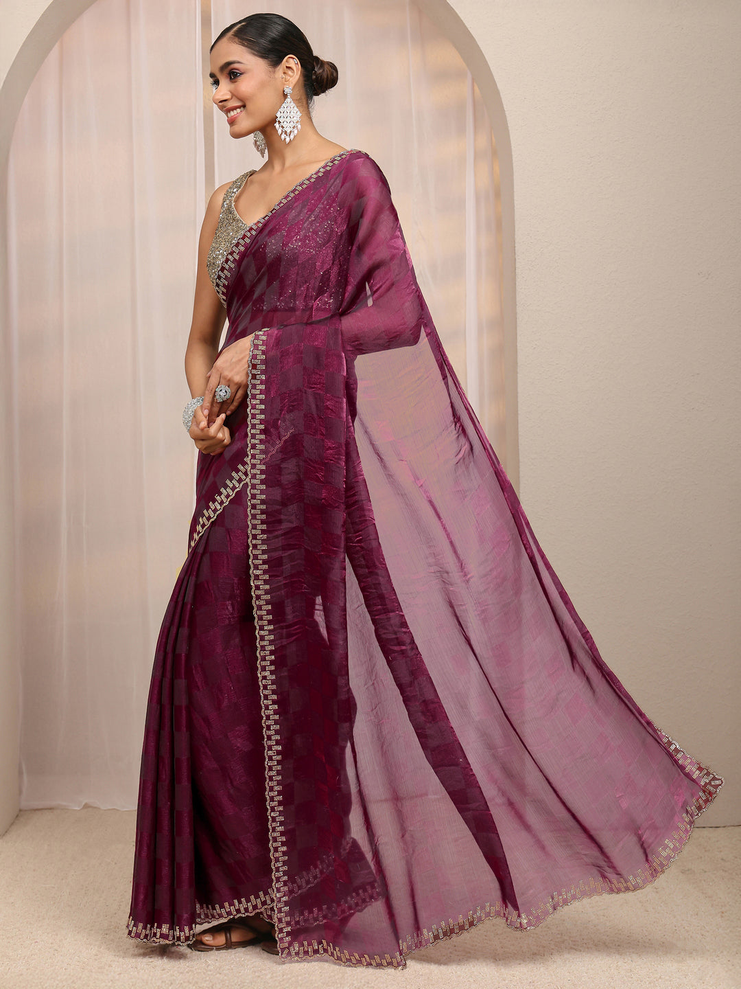  Maroon Geometric Printed Silk Blend Saree 
With Unstitched Blouse Piece 