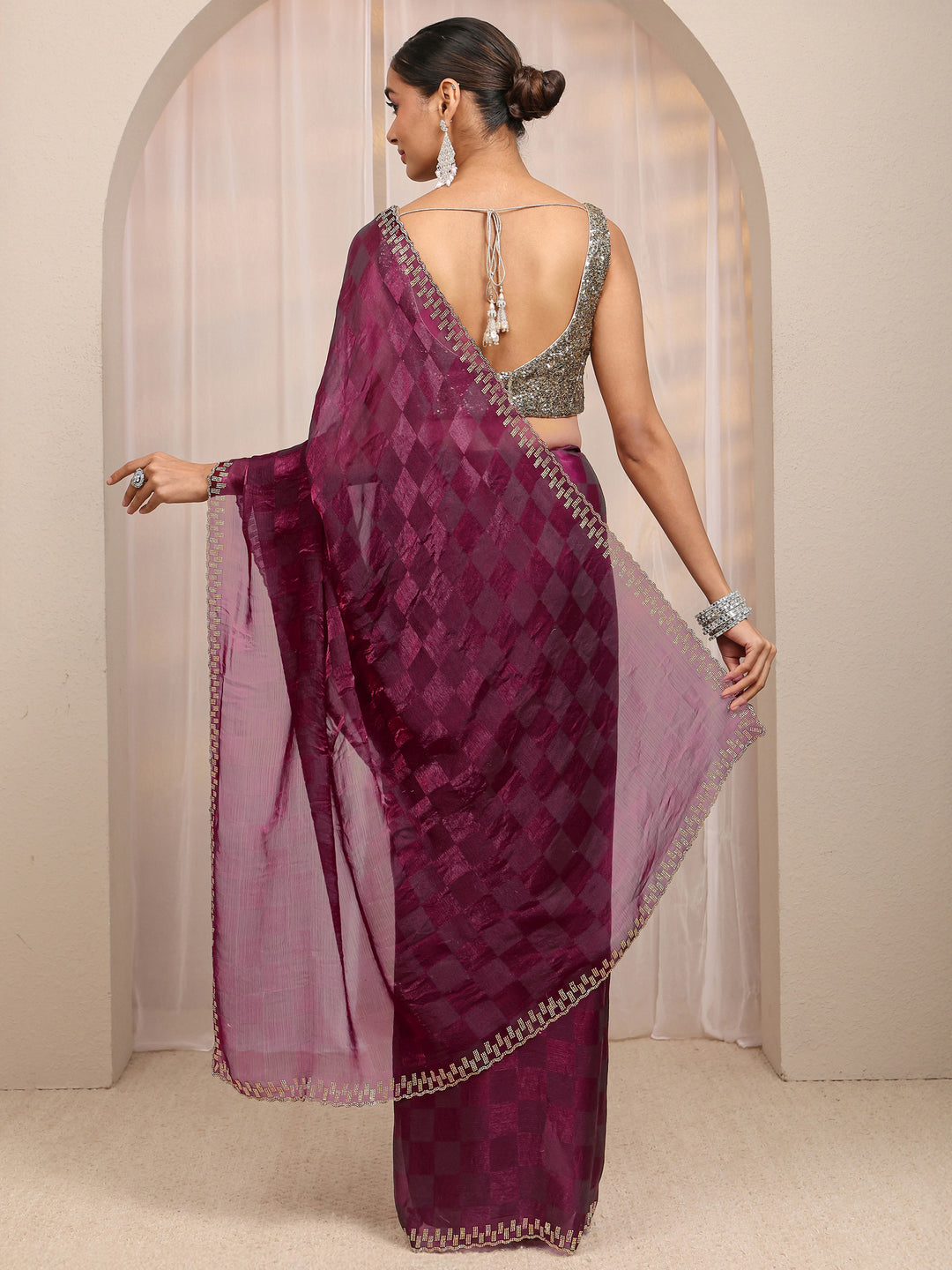  Maroon Geometric Printed Silk Blend Saree 
With Unstitched Blouse Piece 