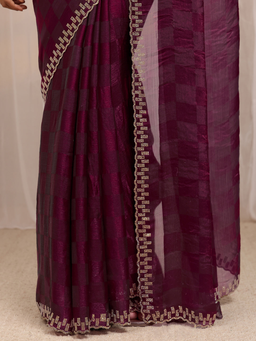  Maroon Geometric Printed Silk Blend Saree 
With Unstitched Blouse Piece 