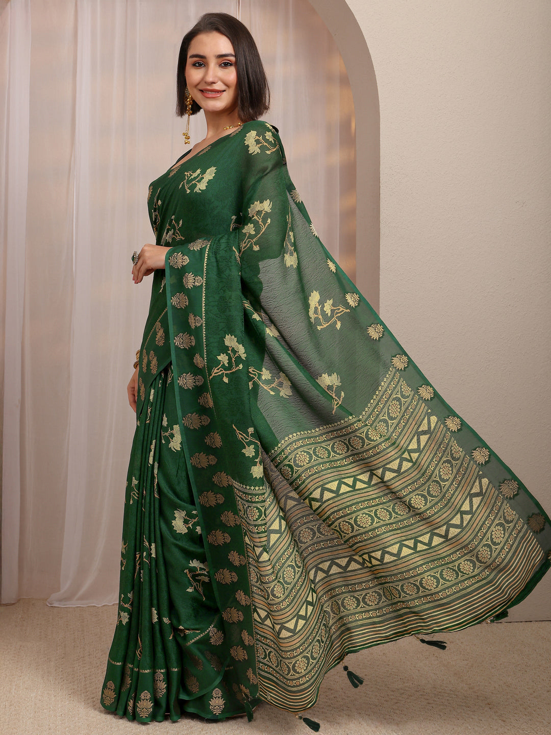  Green Floral Print Jacquard  Silk Blend Saree 
With Unstitched Blouse Piece 