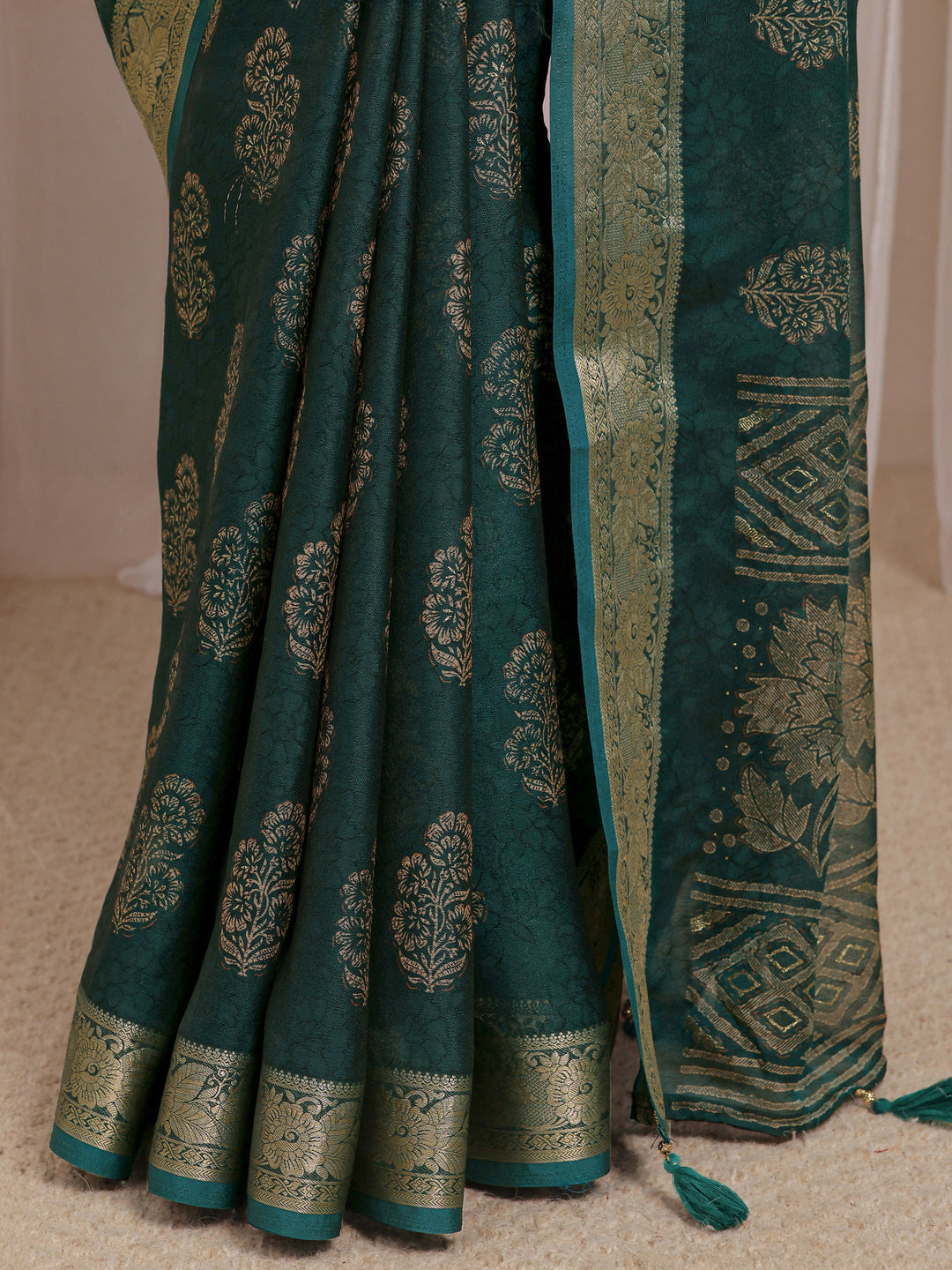  Blue Floral Print Jacquard  Silk Blend Saree 
With Unstitched Blouse Piece 