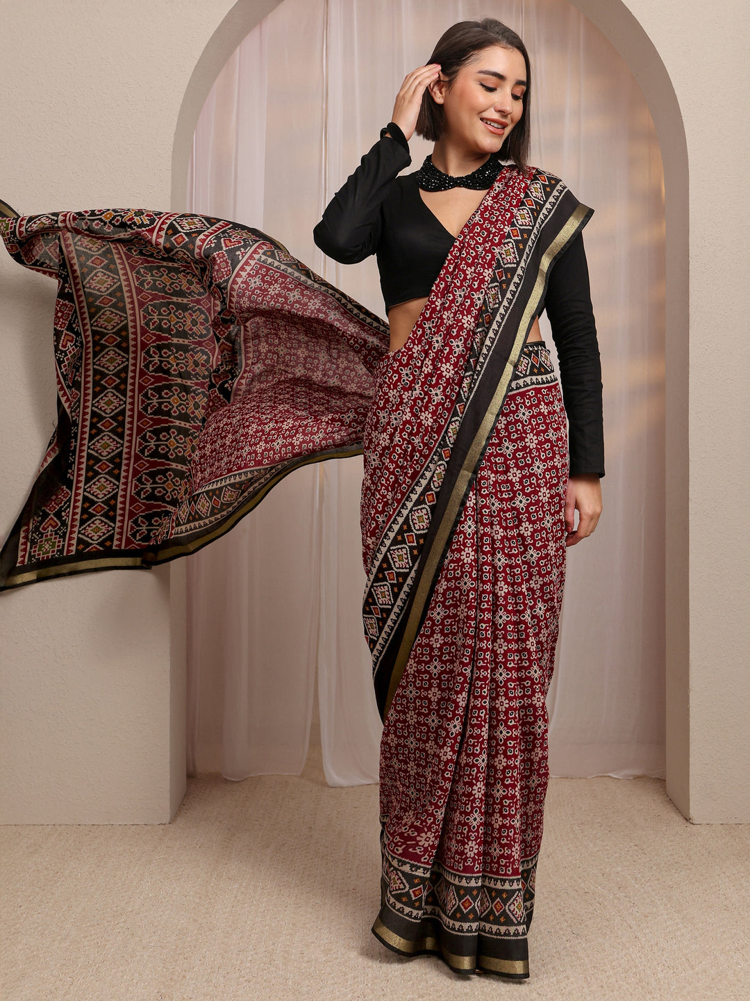  Red Ethnic Motifs Printed Silk Blend Saree 
With Unstitched Blouse Piece 