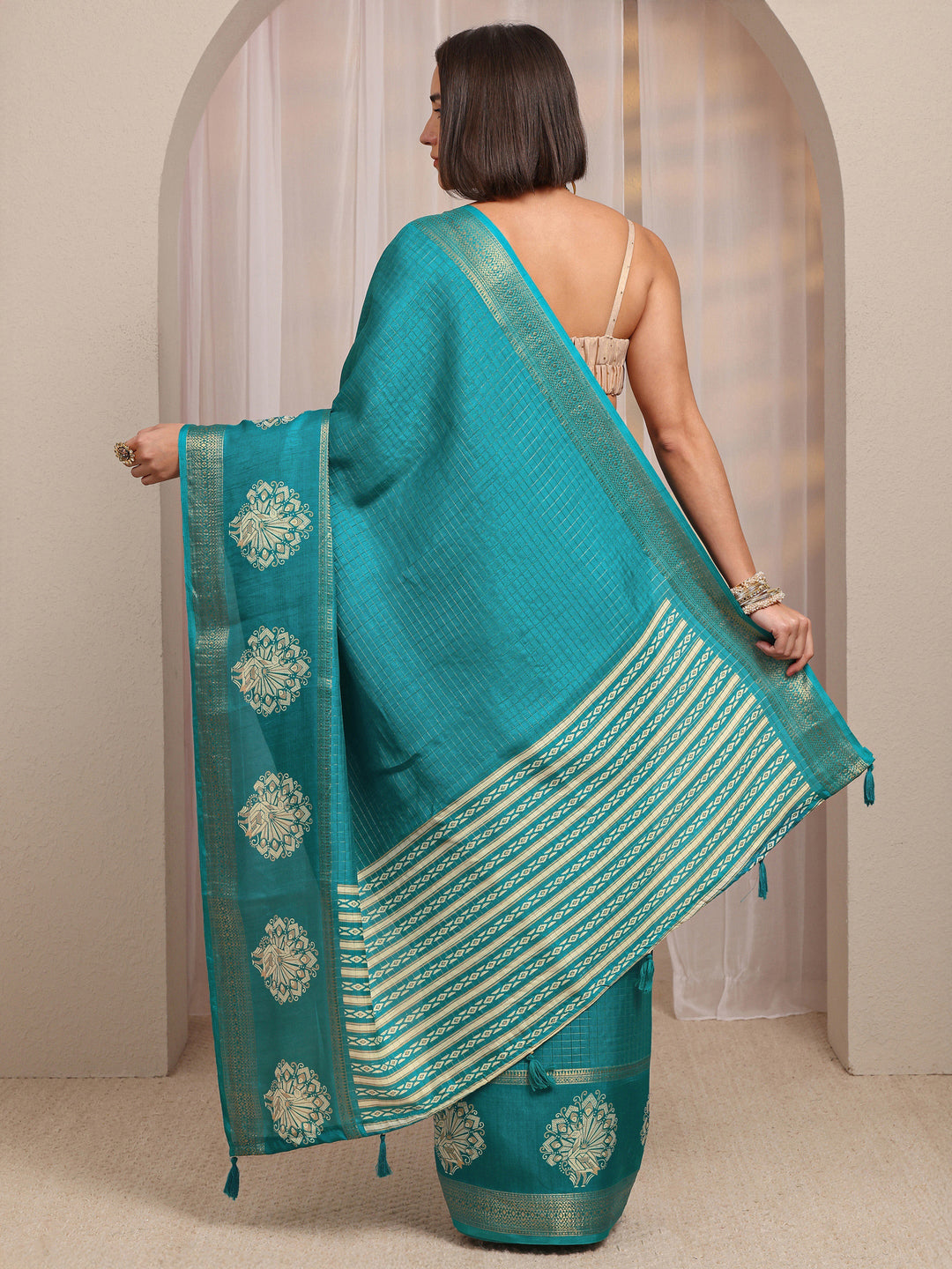  Green Checked Printed Pallu  Silk Blend Saree With Unstitched Blouse Piece 