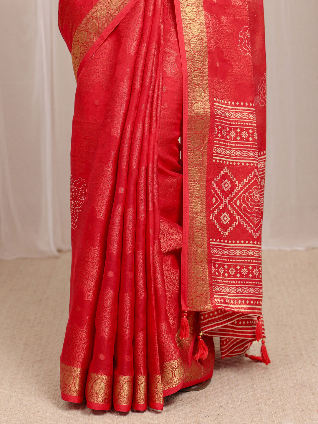  Red Floral Woven Design Silk Blend Saree 
With Unstitched Blouse Piece 