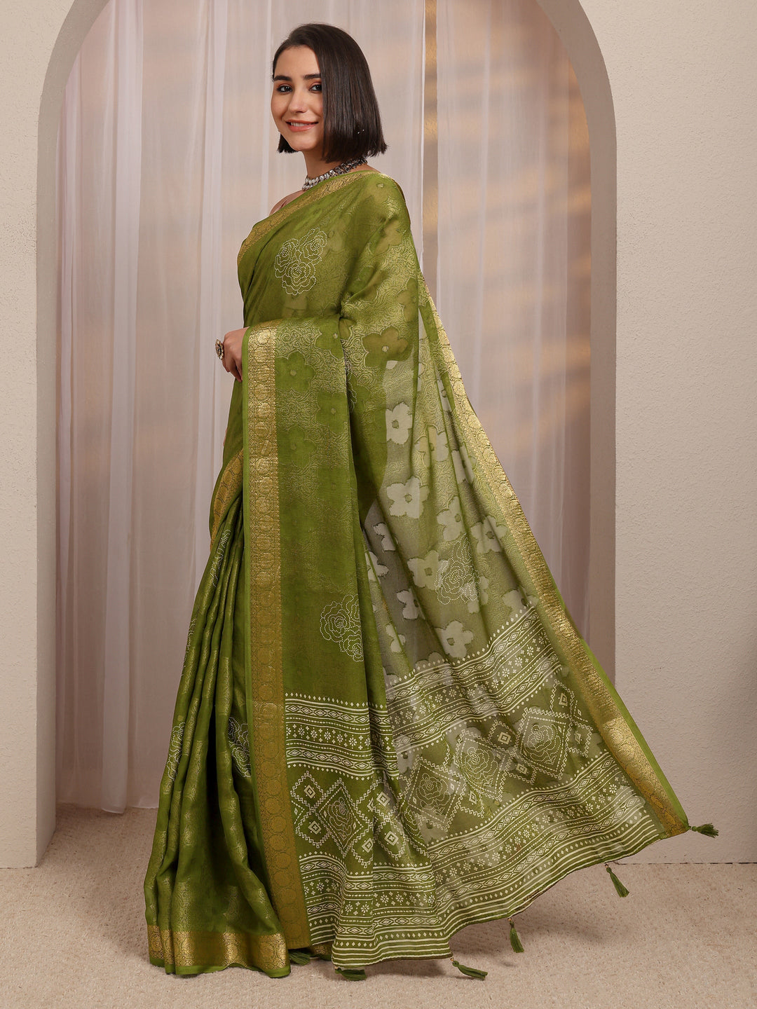  Green Floral Woven Design Jacquard Silk Blend Saree With Unstitched Blouse Piece 